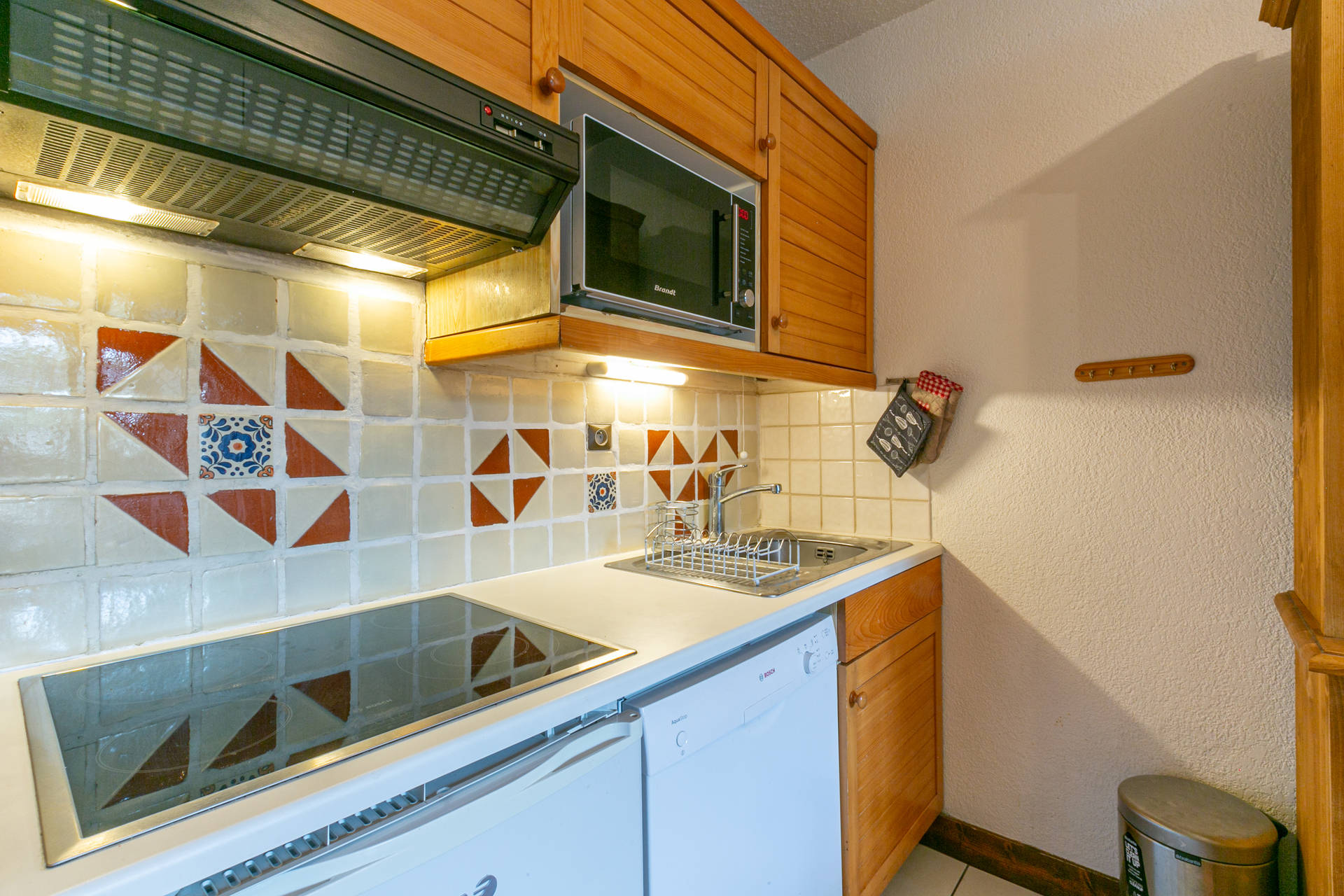 _lv_images__lot_0001050151_05_1457833