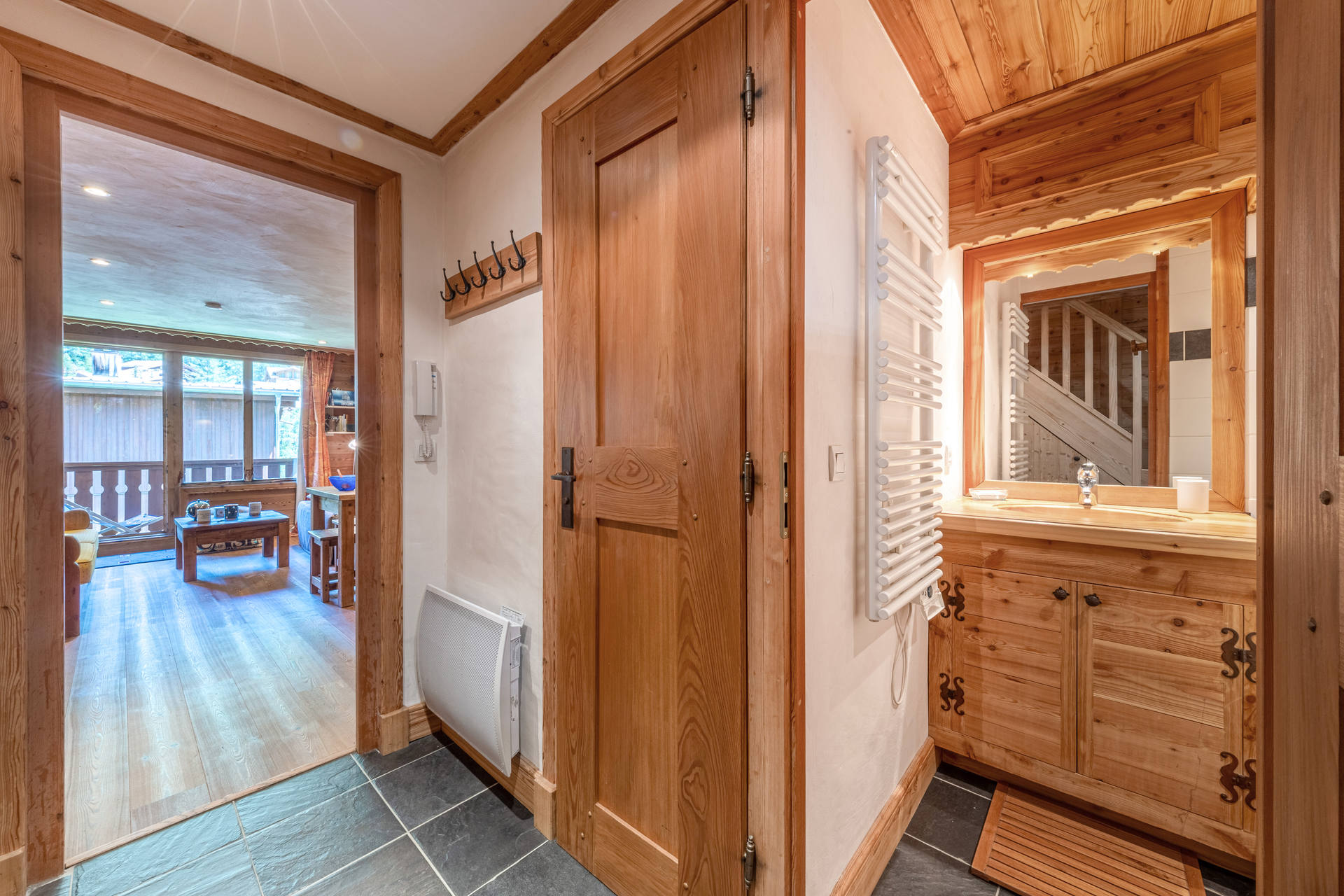 _lv_images__lot_0001080039_13_1457416