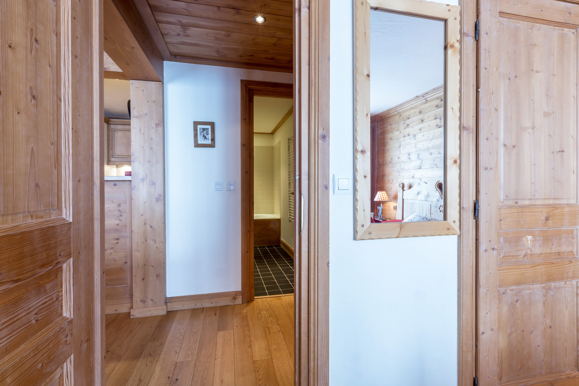 _lv_images__lot_0001080045_10_1455146