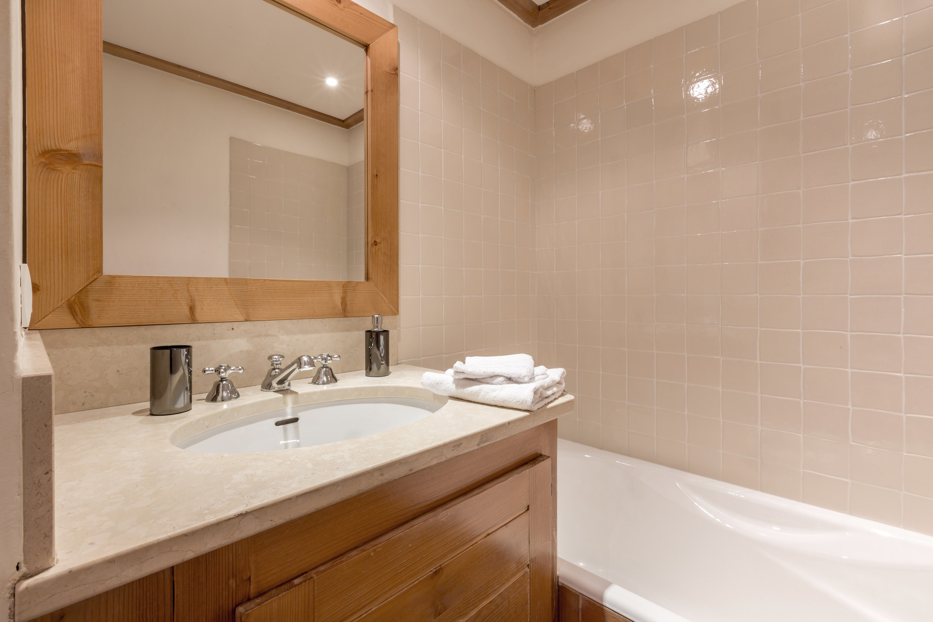 _lv_images__lot_0001080045_14_1455150