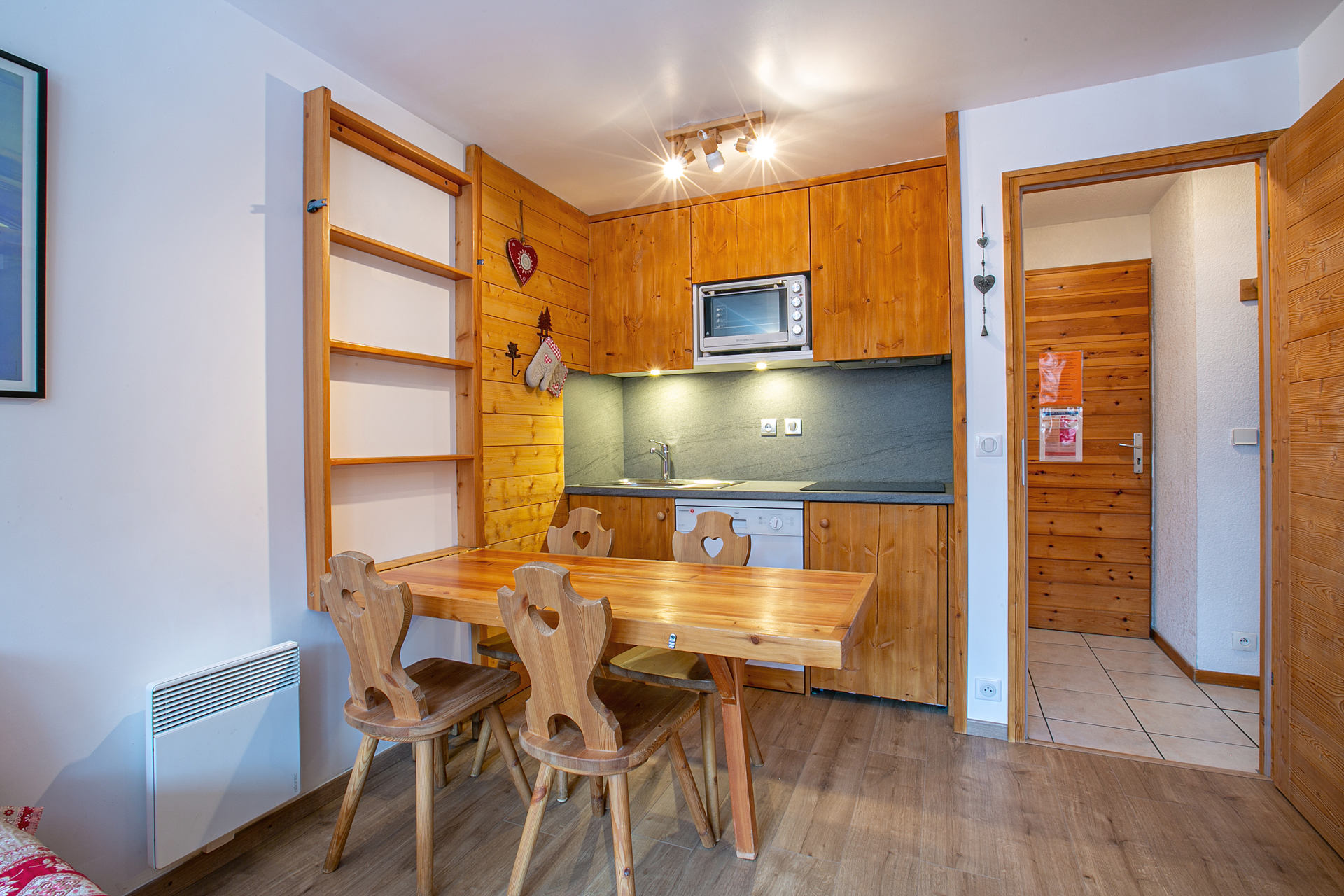 _lv_images__lot_0001120100_03_1458170