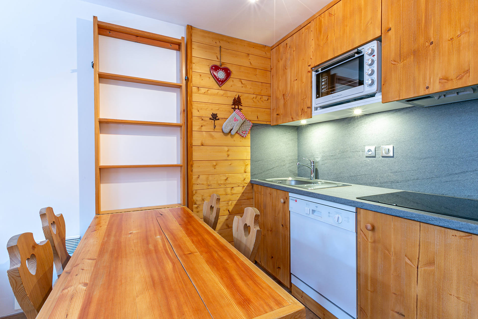 _lv_images__lot_0001120100_04_1458171