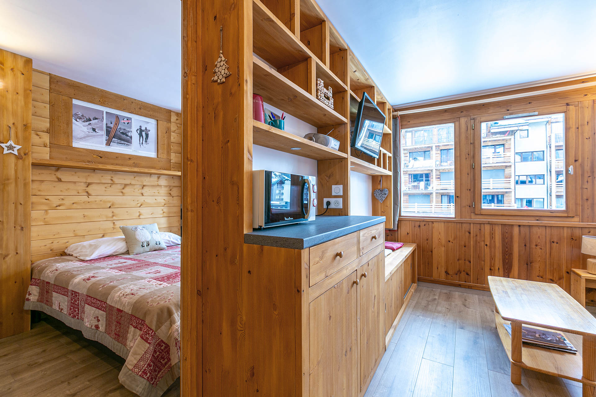 _lv_images__lot_0001120100_05_1458172