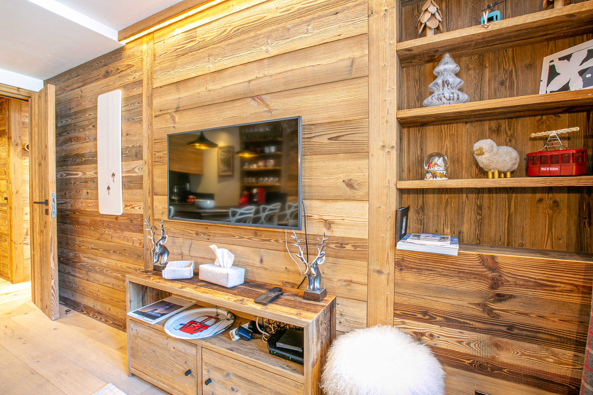 _lv_images__lot_0001120103_04_1456272