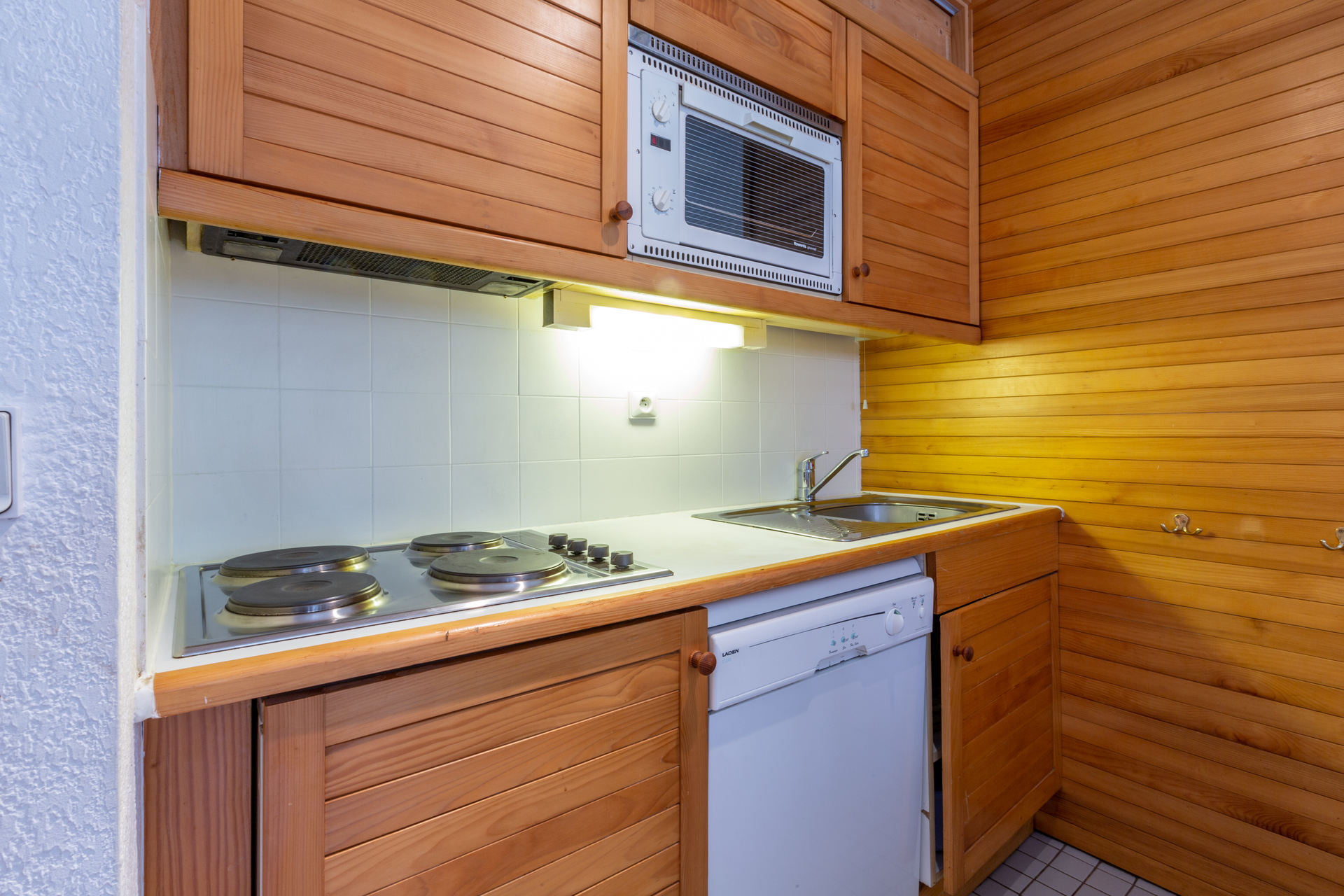 _lv_images__lot_0001120109_04_1457847