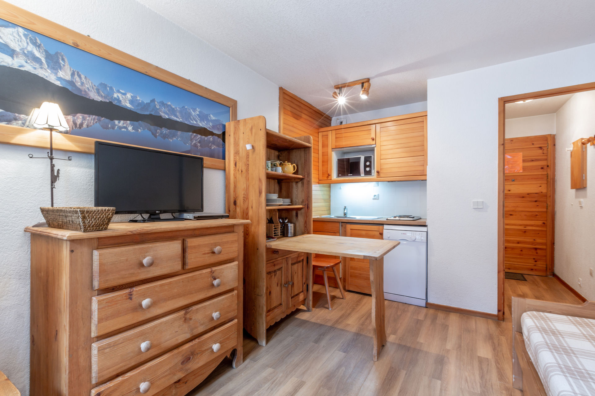 _lv_images__lot_0001120272_02_1458499