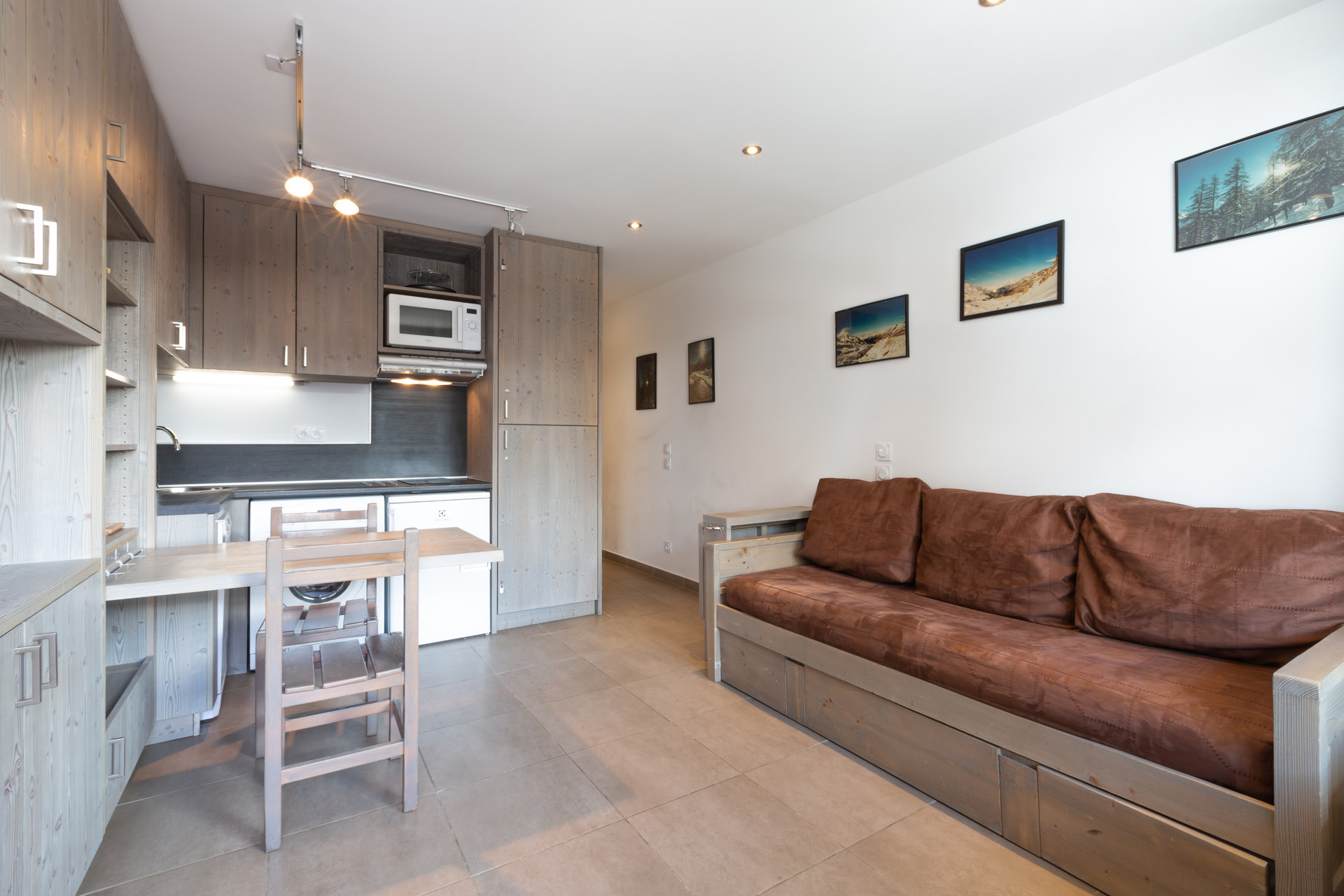 _lv_images__lot_0001190034_02_1458349