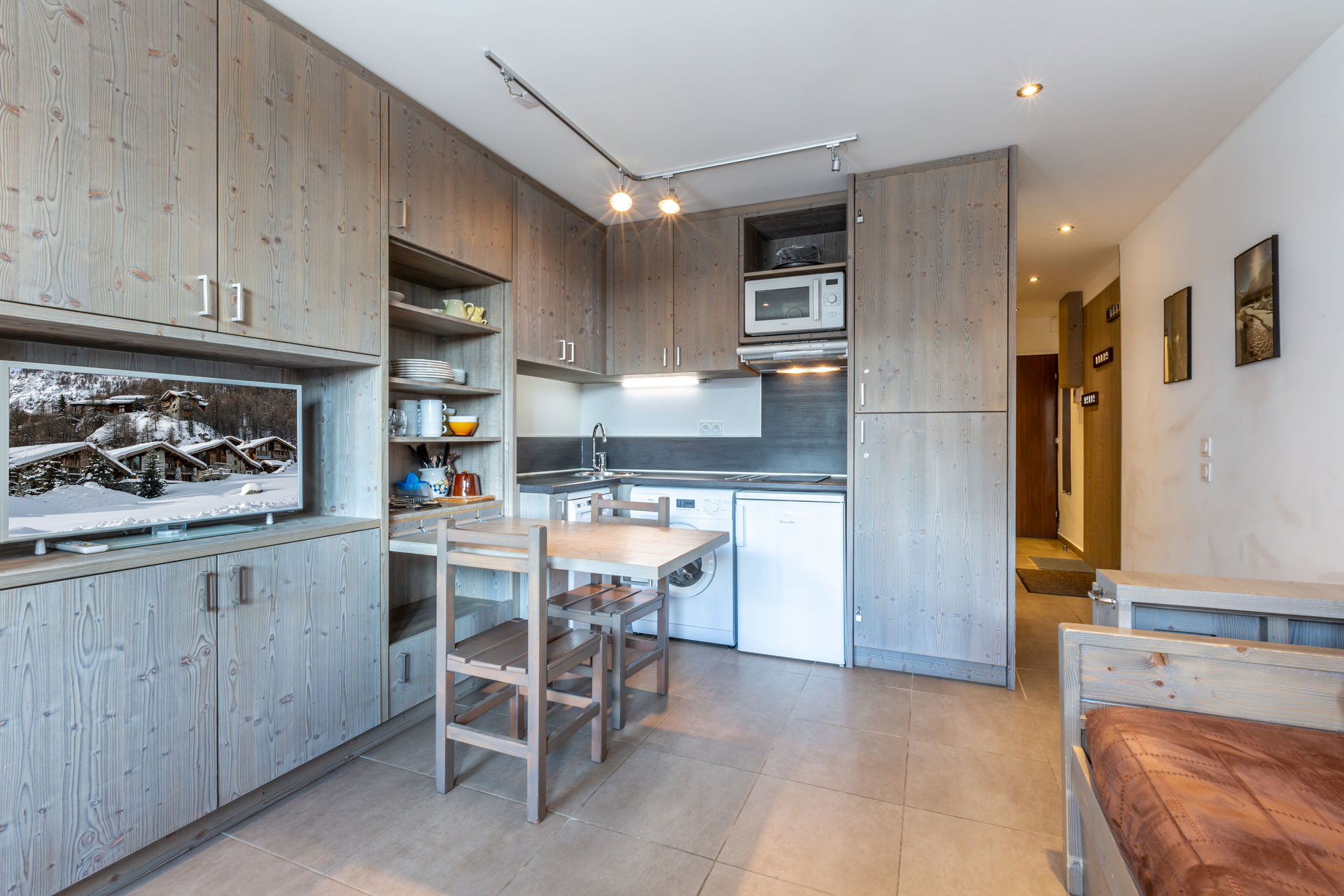 _lv_images__lot_0001190034_03_1458350