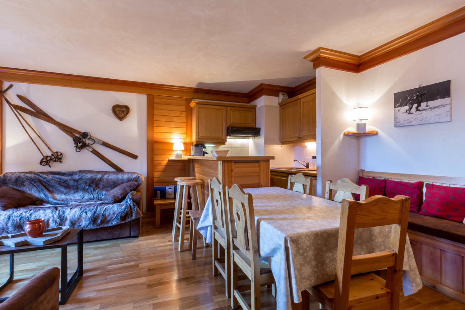 _lv_images__lot_0001280010_16_1457282