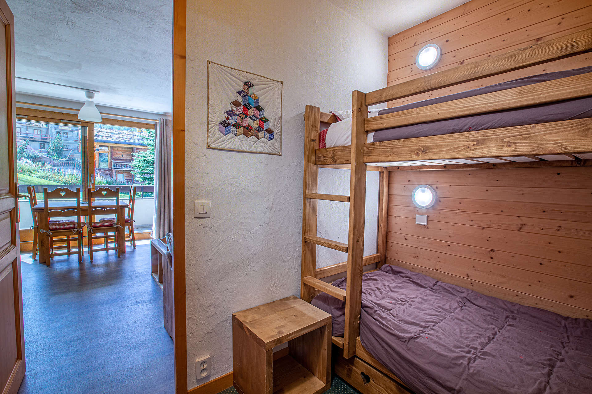 _lv_images__lot_0001320012_06_1457743