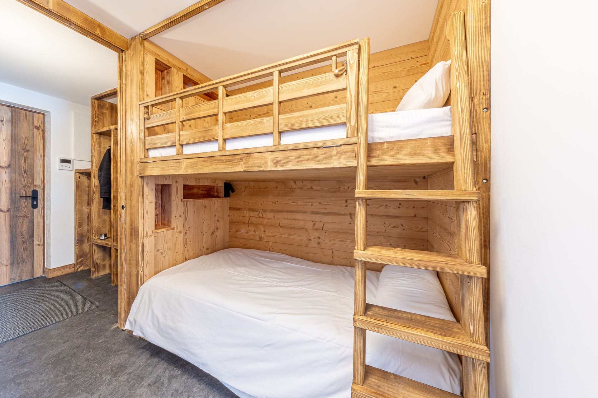 _lv_images__lot_0001330004_10_1456172