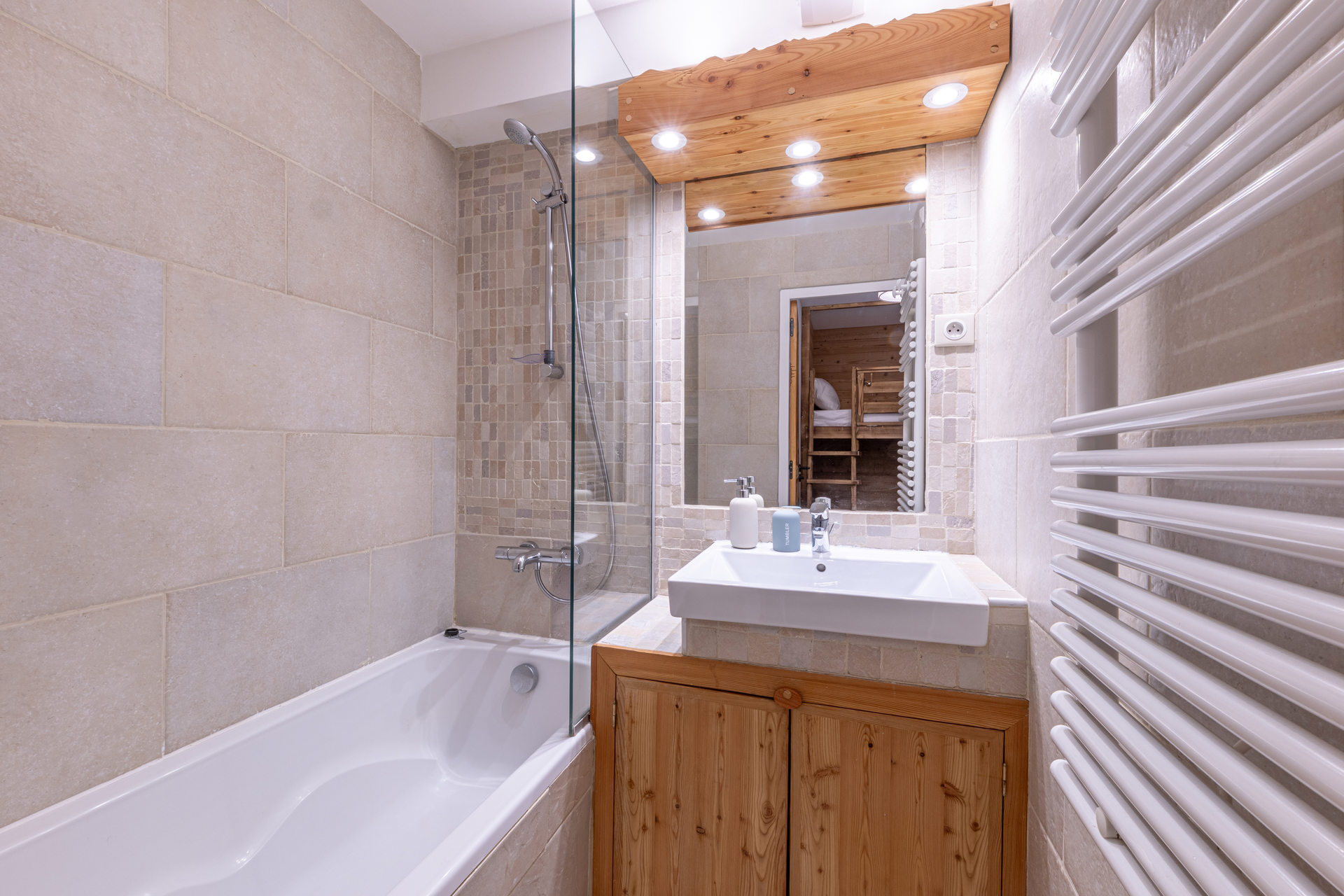 _lv_images__lot_0001330004_11_1456173