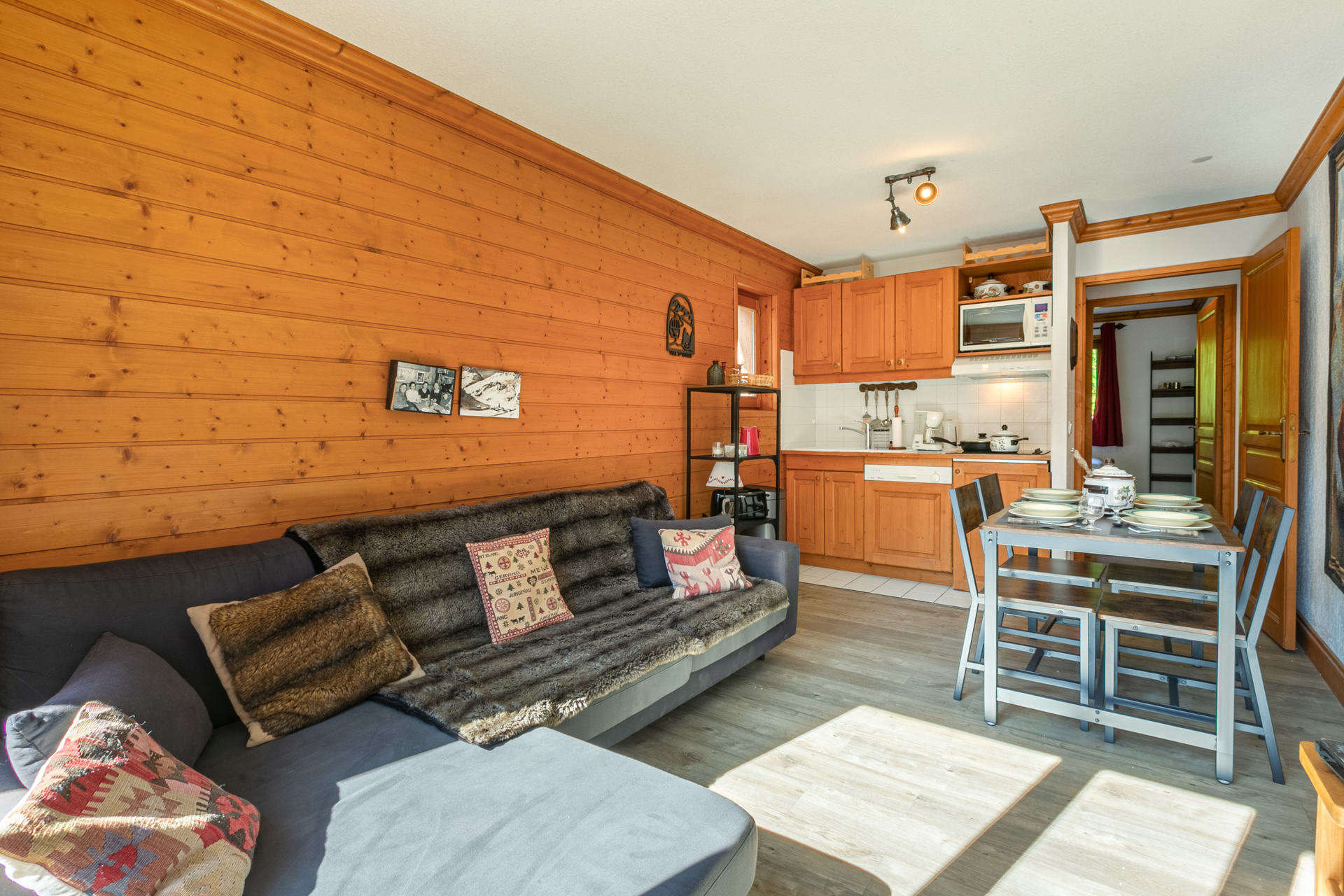 _lv_images__lot_0001380015_02_1458259