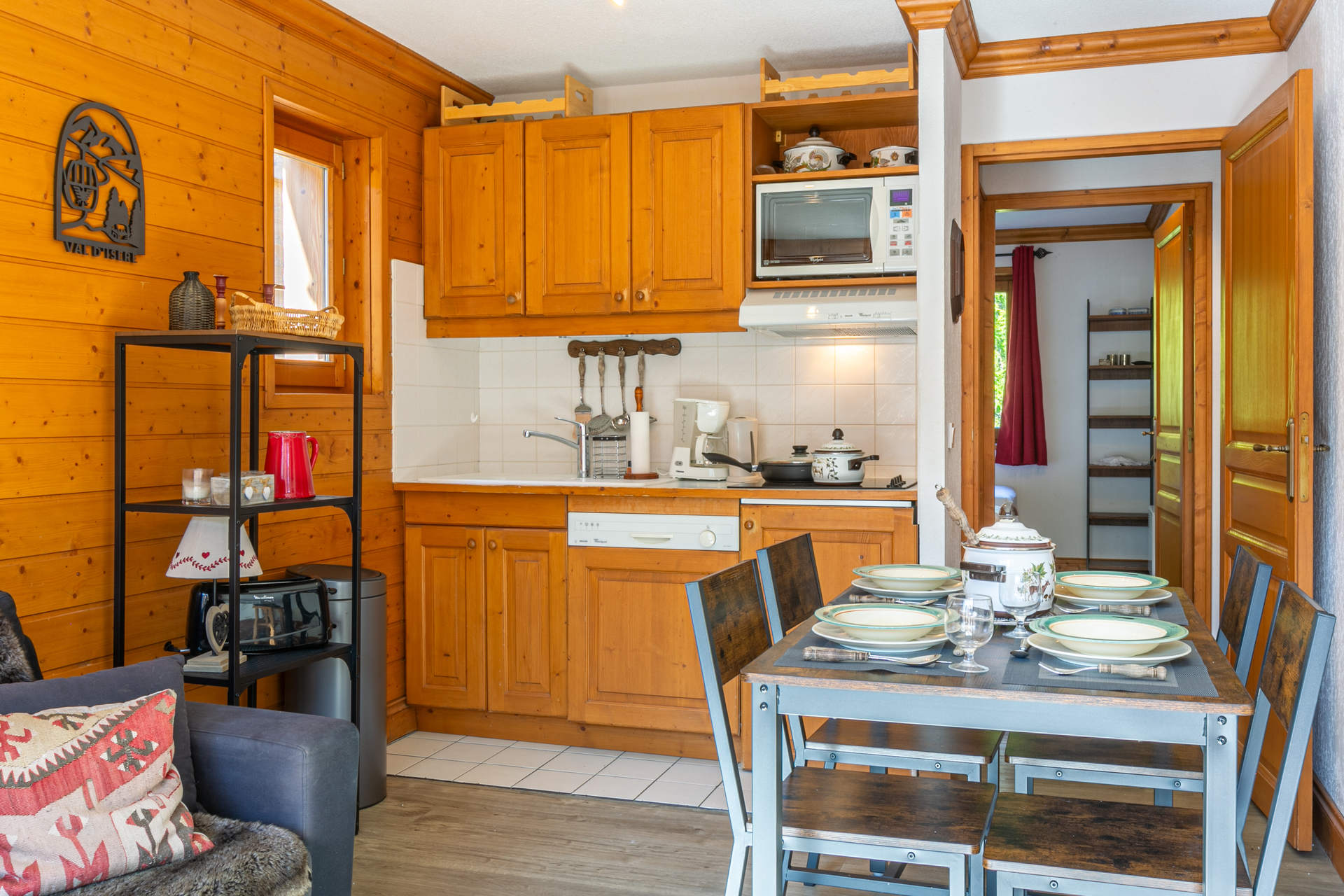 _lv_images__lot_0001380015_03_1458260