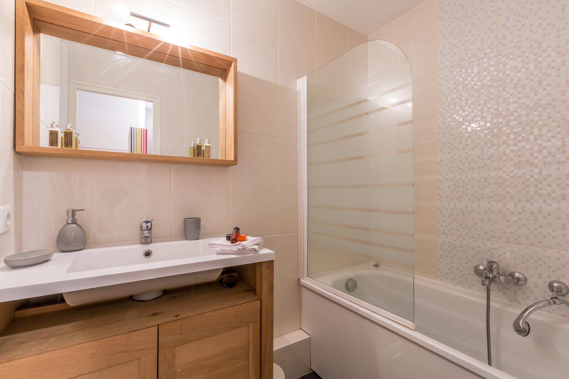 _lv_images__lot_0001540016_11_1457293