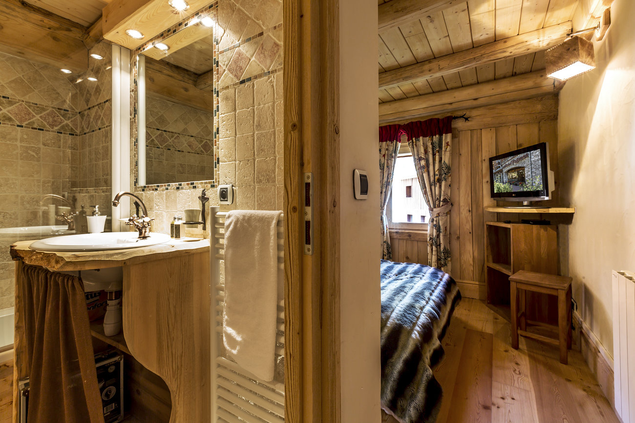 _lv_images__lot_0001690002_07_1457211