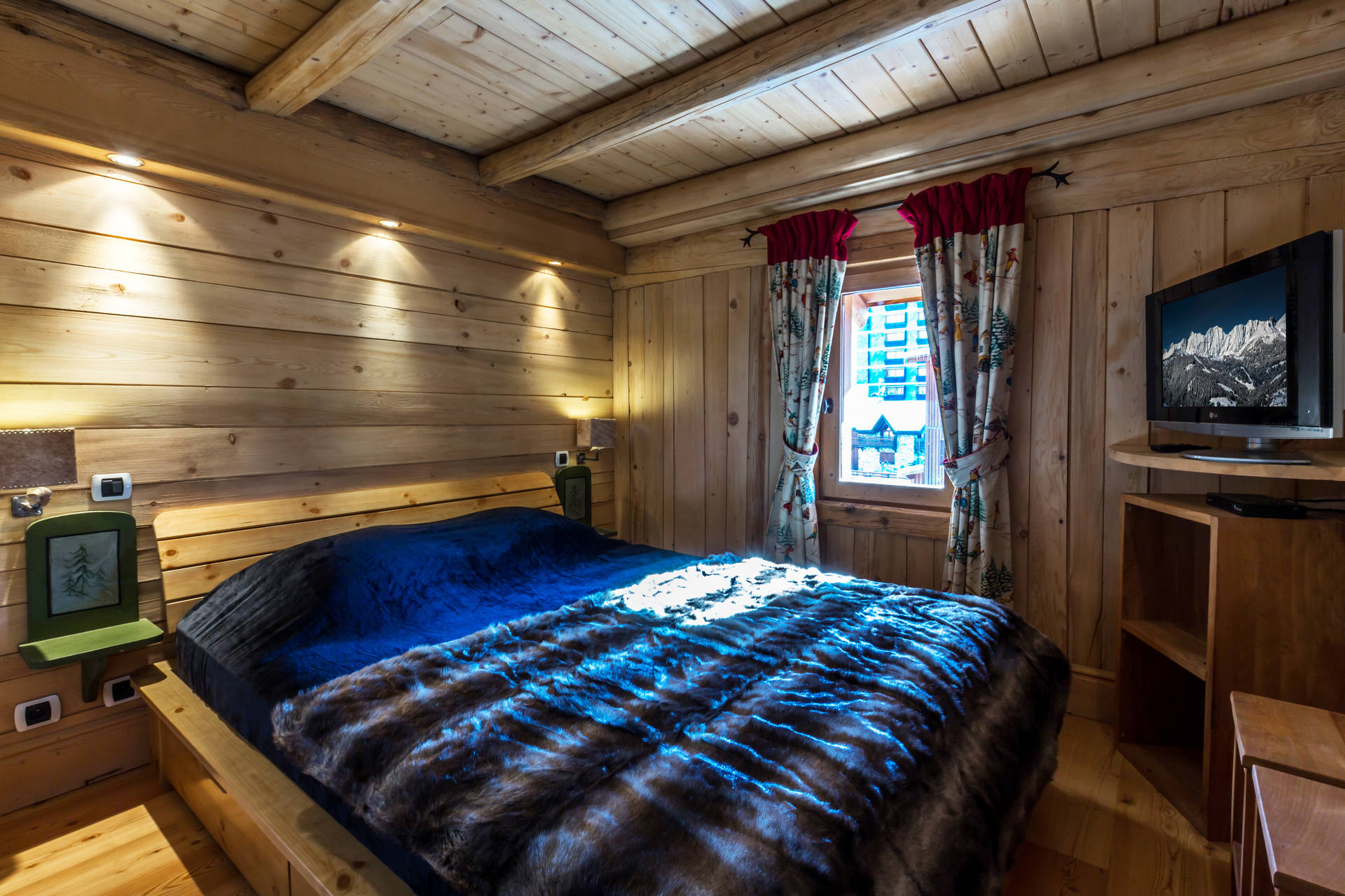 _lv_images__lot_0001690002_08_1457212