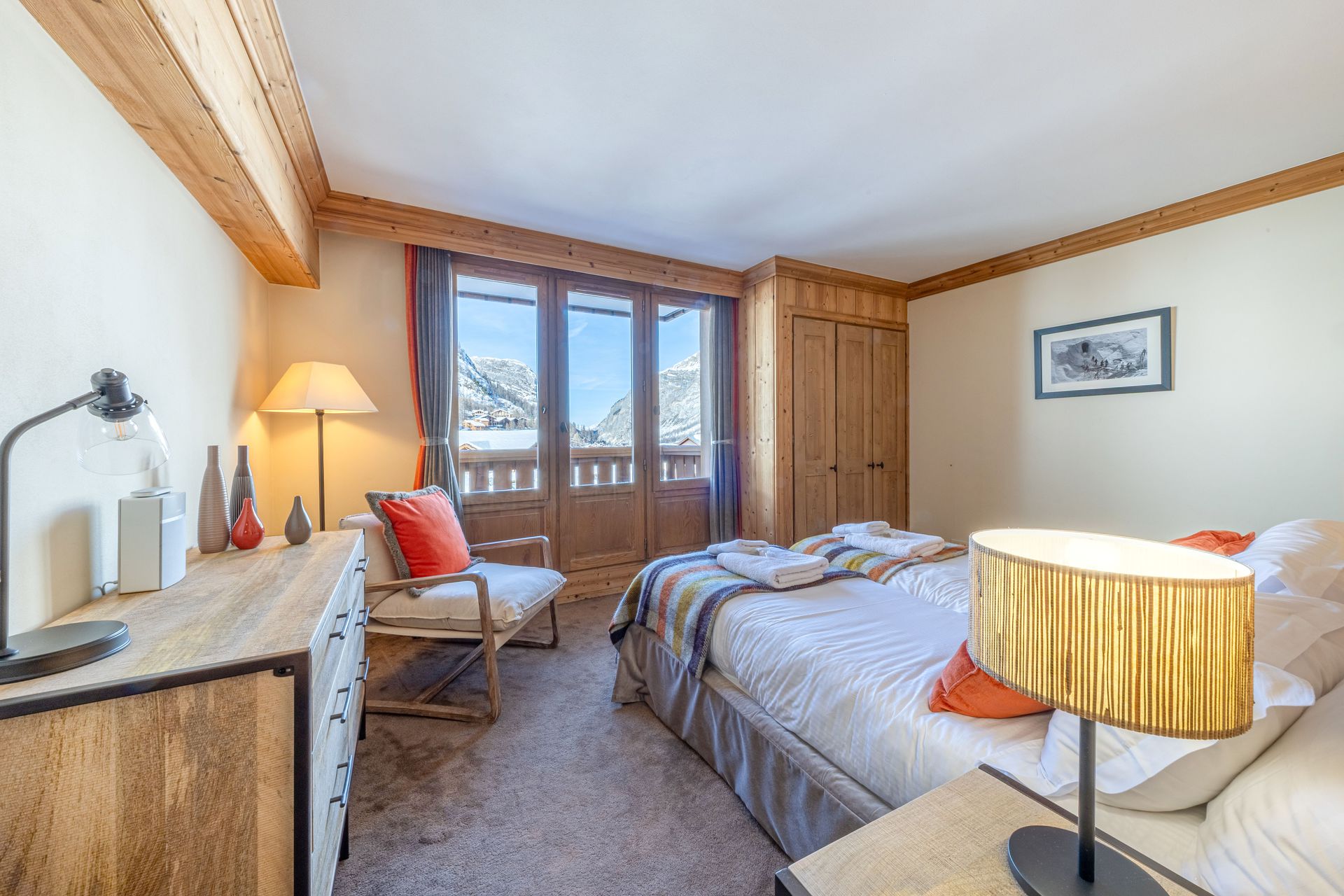 _lv_images__lot_0001830005_15_1454943