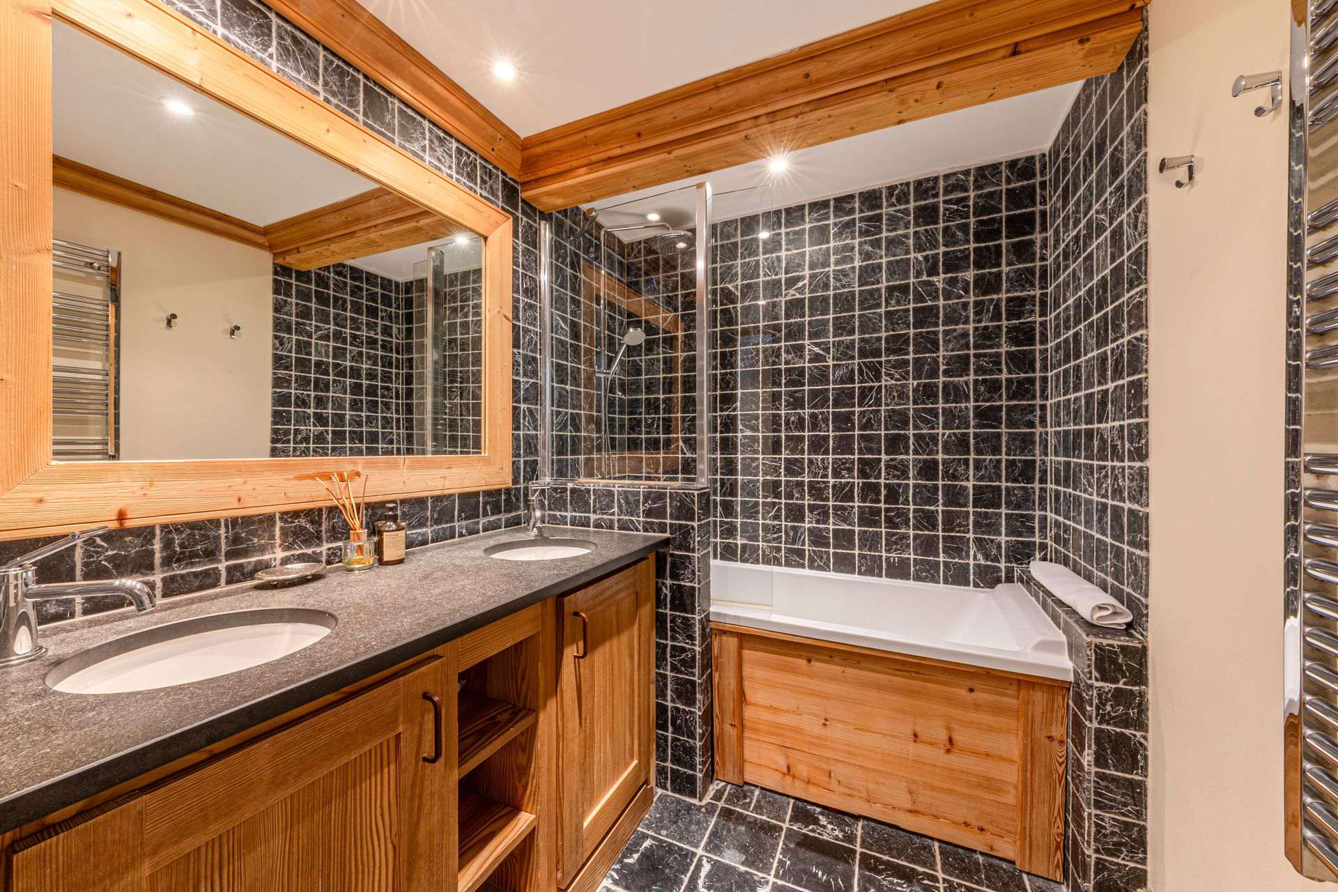 _lv_images__lot_0001830005_16_1454944