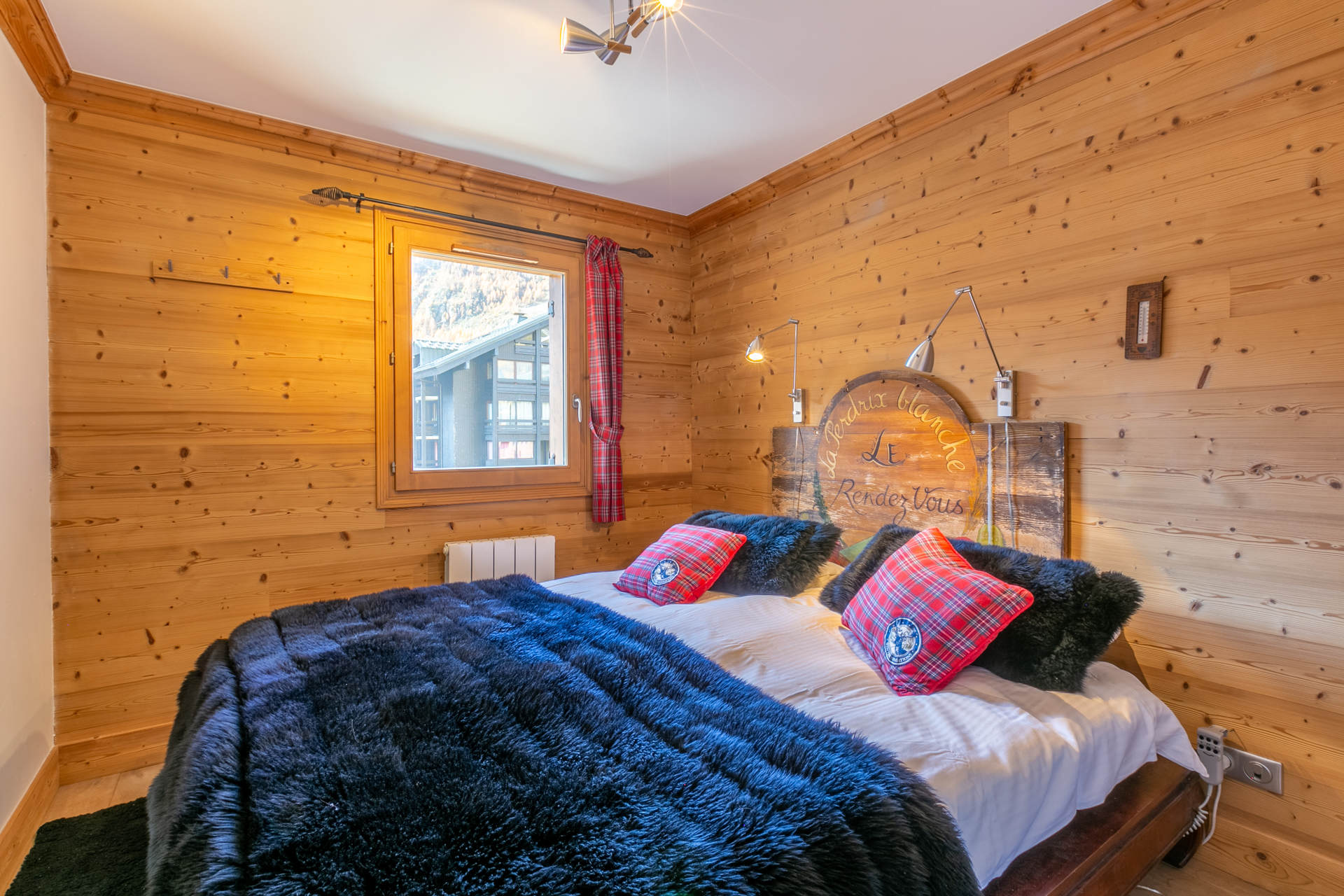 _lv_images__lot_0001920005_07_1455694