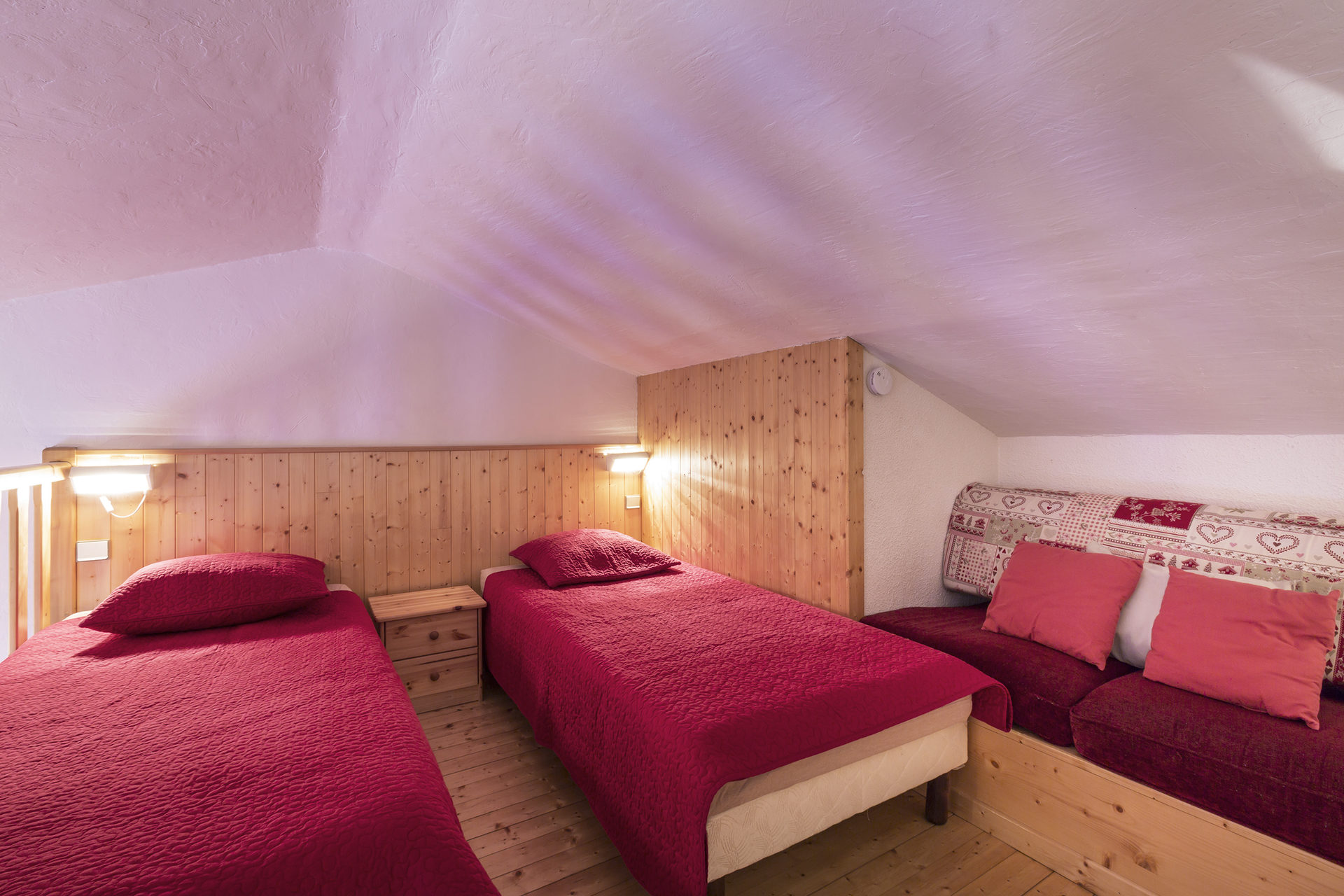 _lv_images__lot_0002060025_12_1456555