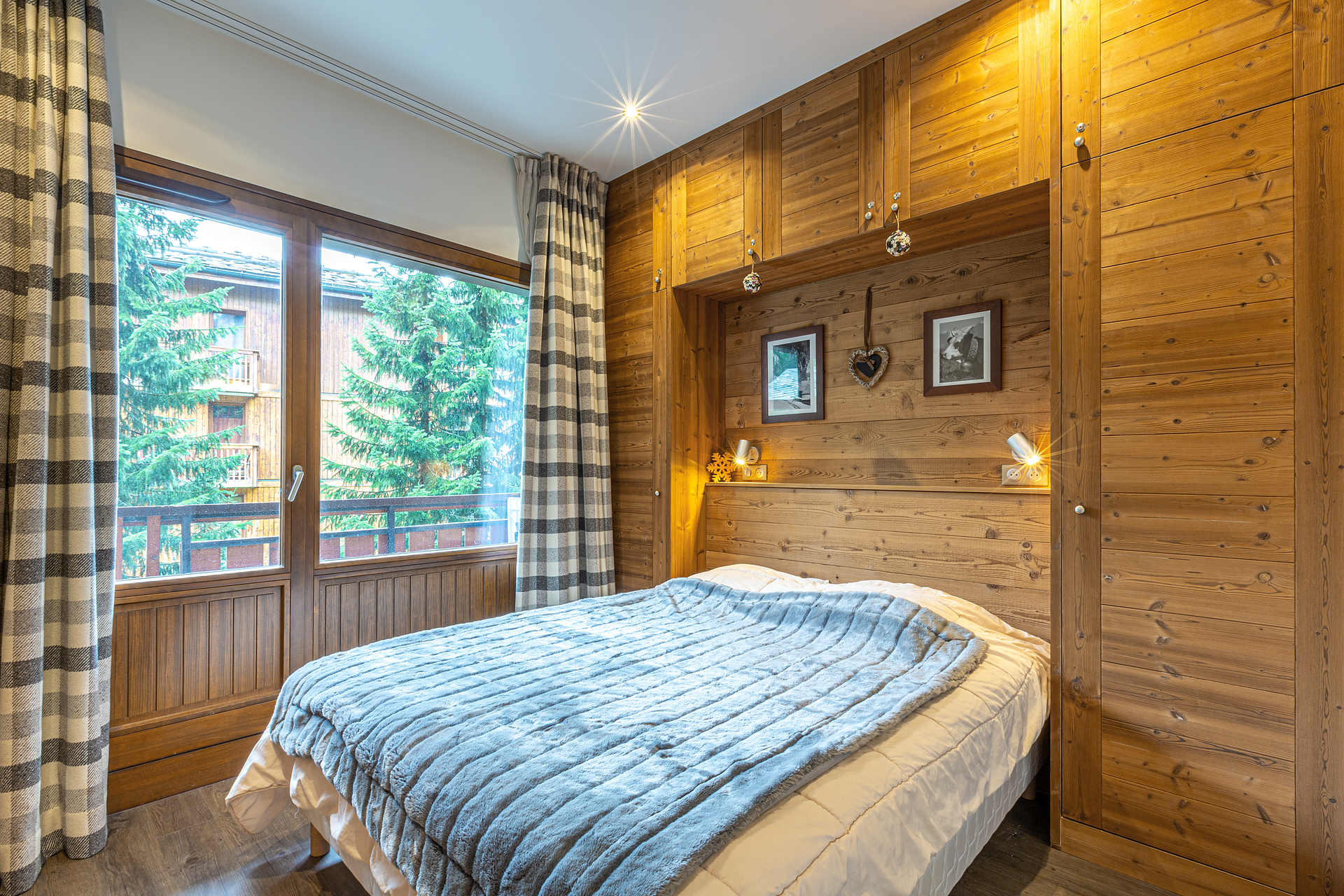 _lv_images__lot_0002080001_08_1456764