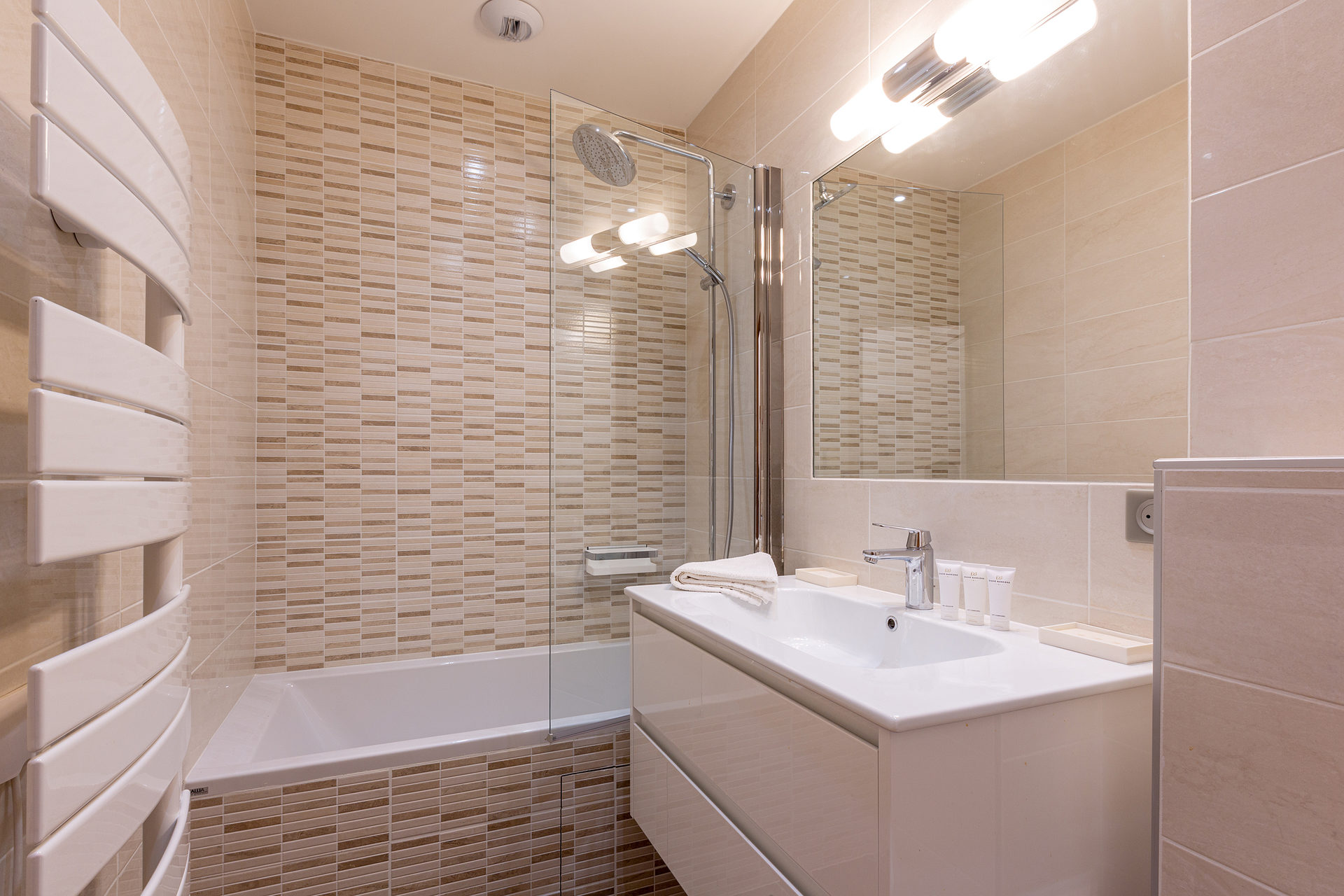 _lv_images__lot_0002080001_11_1456767