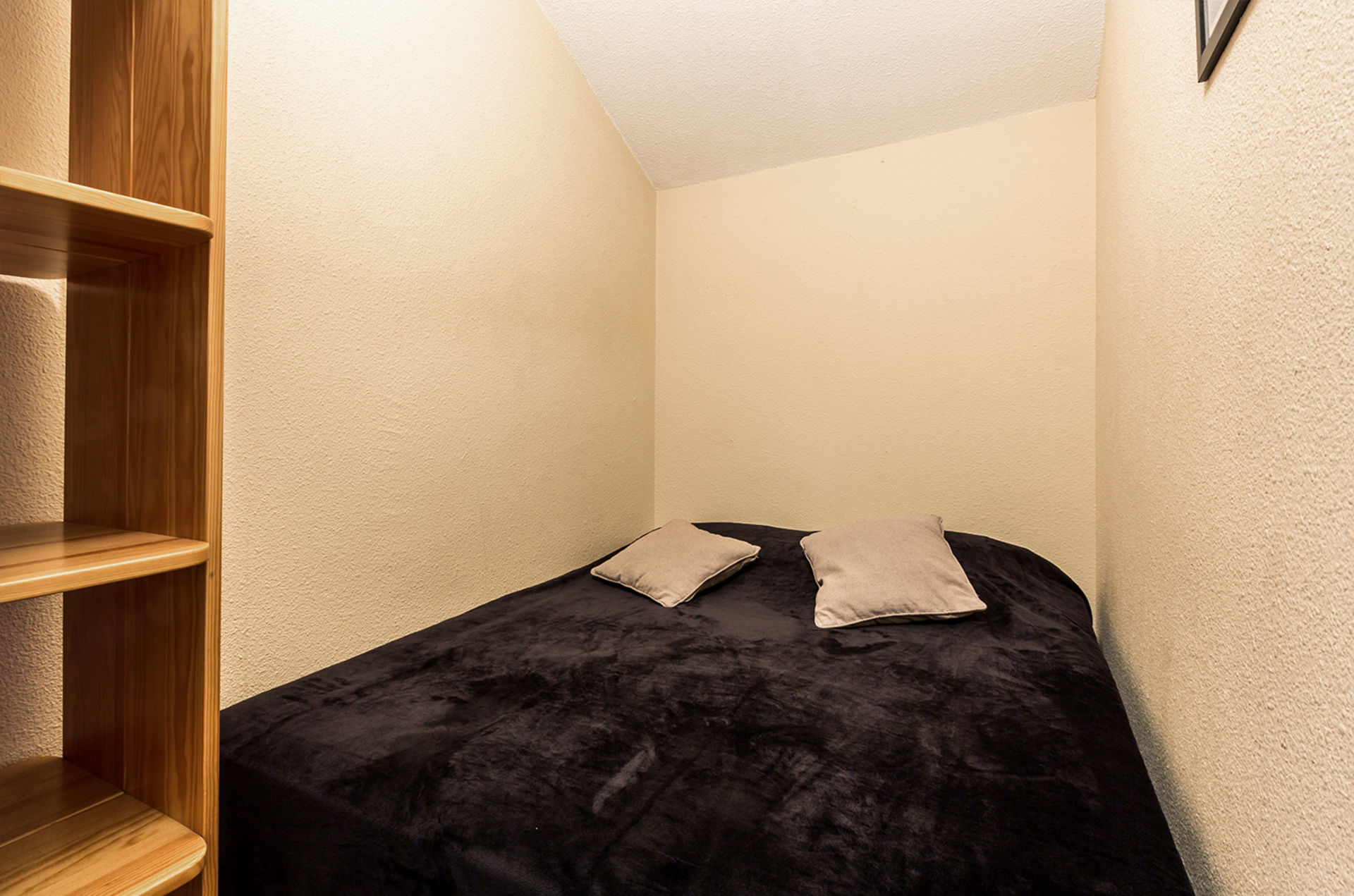 _lv_images__lot_0002080002_06_1455678