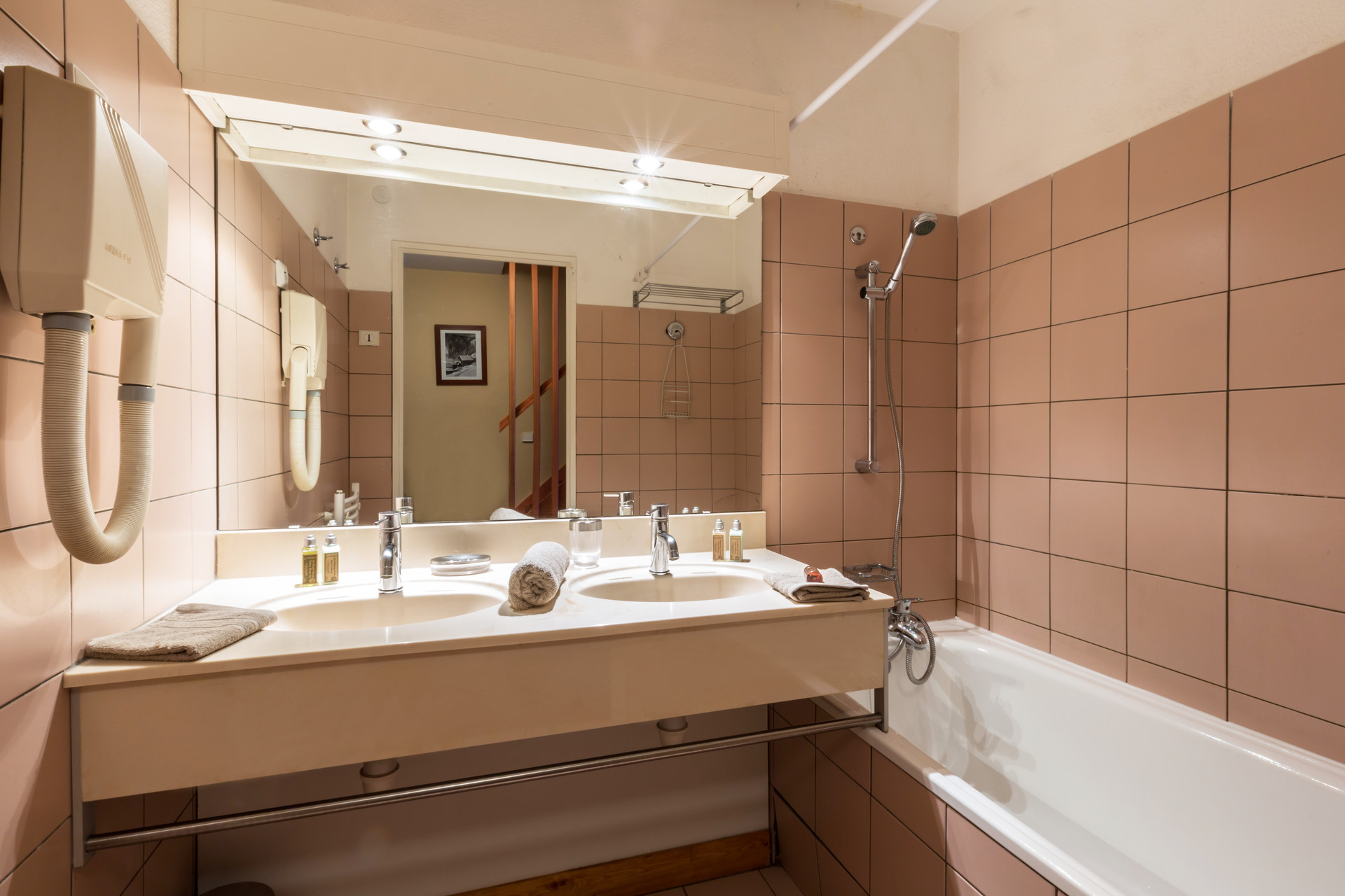 _lv_images__lot_0002080009_08_1457563