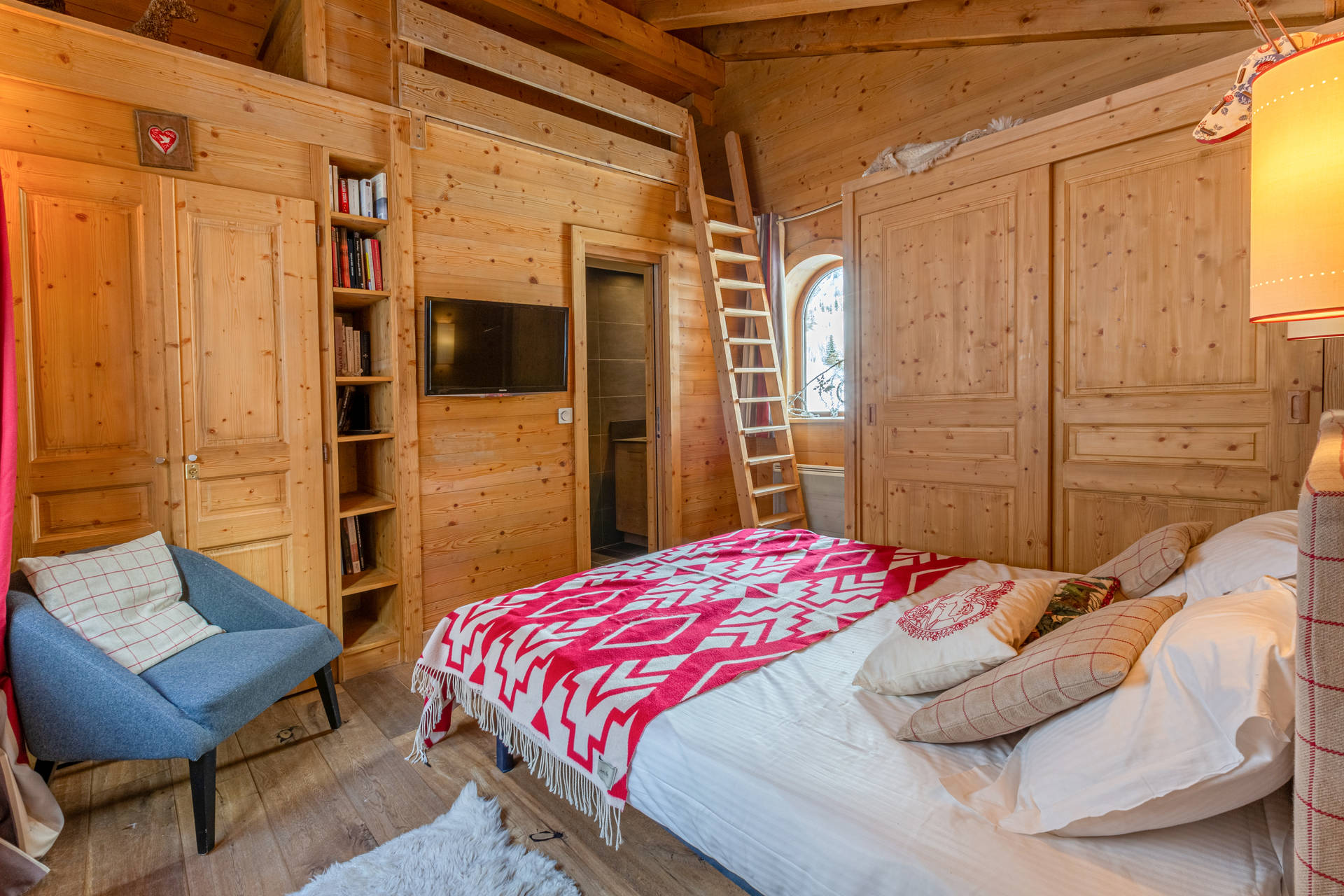 _lv_images__lot_0002200005_10_1456445