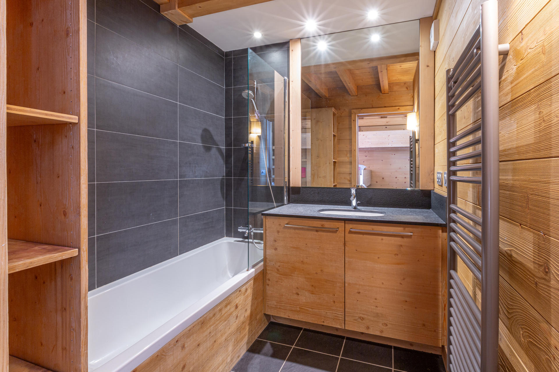 _lv_images__lot_0002200005_15_1456450