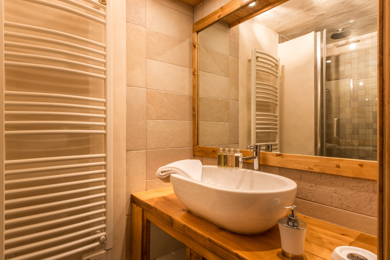 _lv_images__lot_0002340022_09_1457458