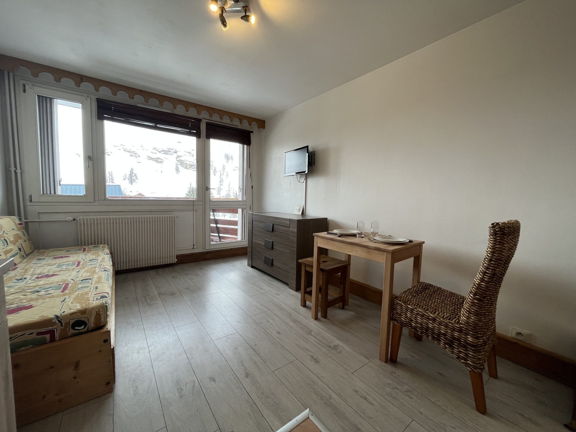 _lv_images__lot_0002340023_06_1456365