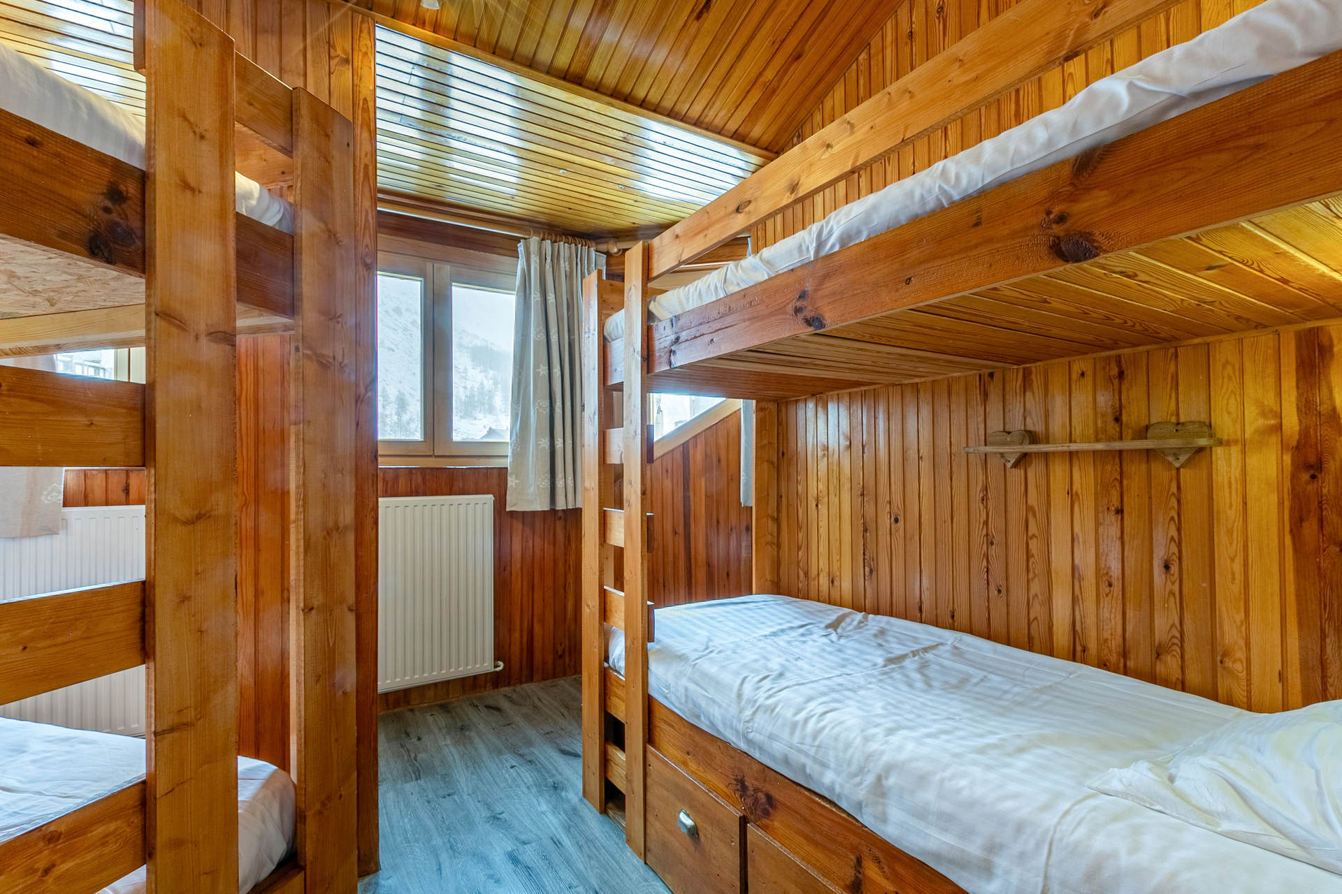 _lv_images__lot_0002340024_10_1456430