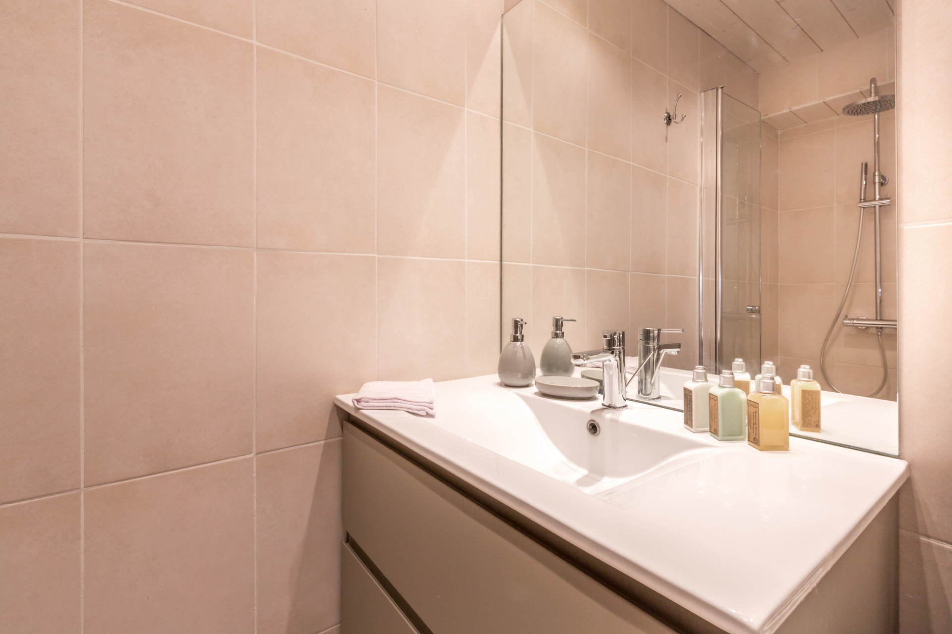 _lv_images__lot_0002340026_09_1458596