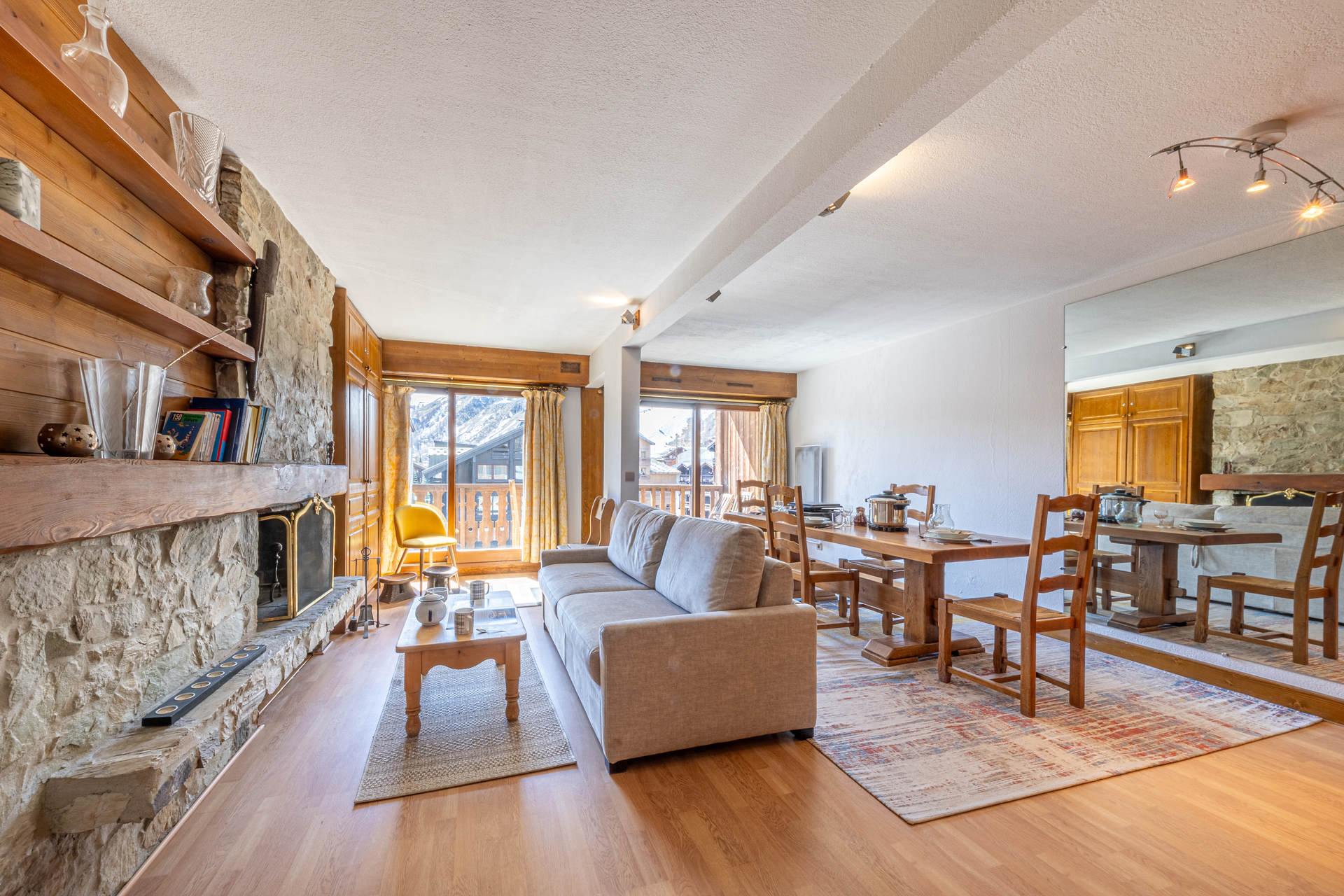 _lv_images__lot_0002340032_01_1455718