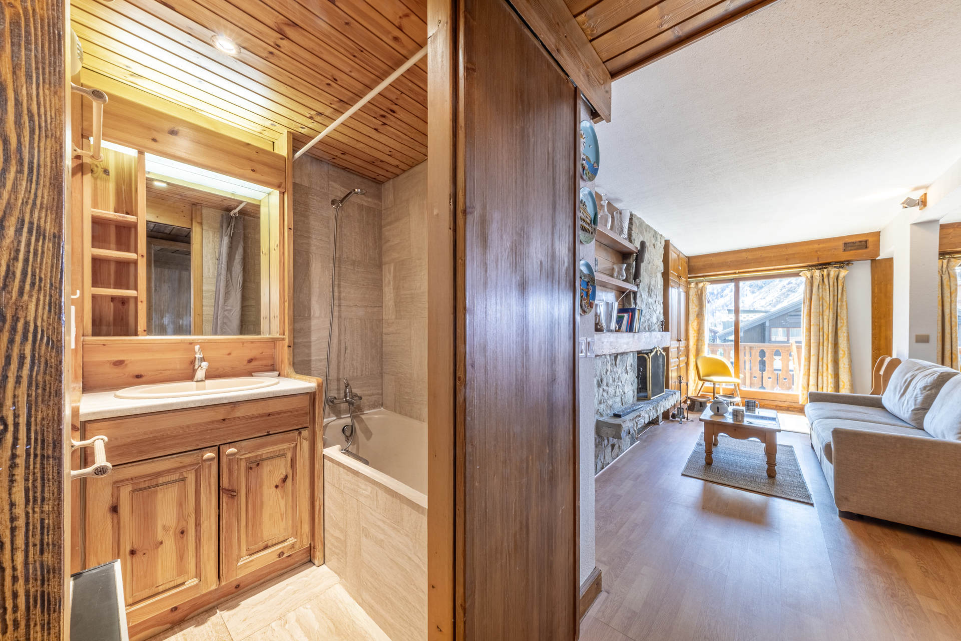 _lv_images__lot_0002340032_12_1455729