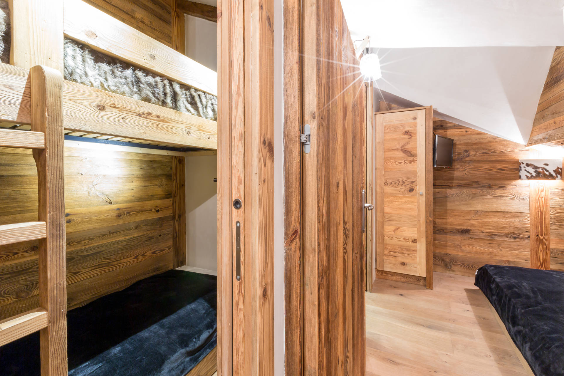 _lv_images__lot_0002340036_10_1455376