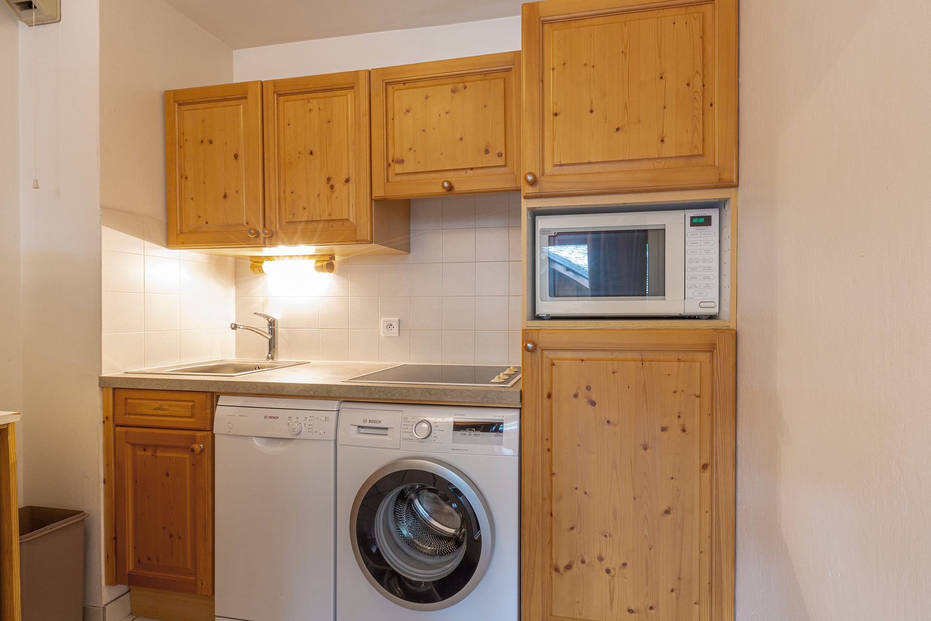 _lv_images__lot_0002340037_07_1456857