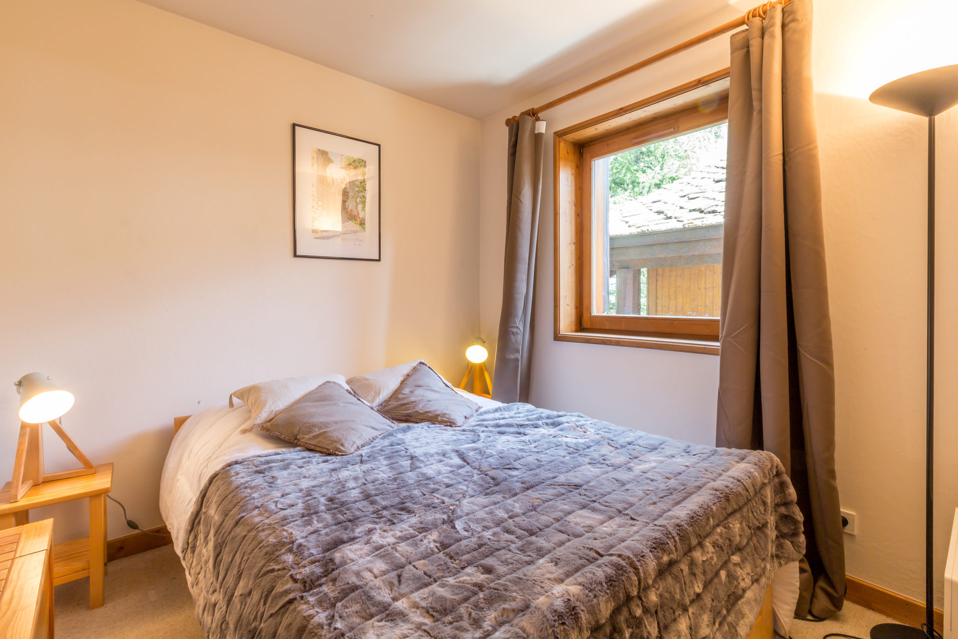 _lv_images__lot_0002340037_10_1456860