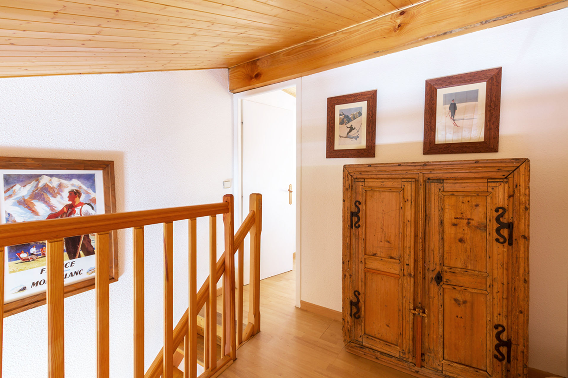 _lv_images__lot_0002340043_04_1457636