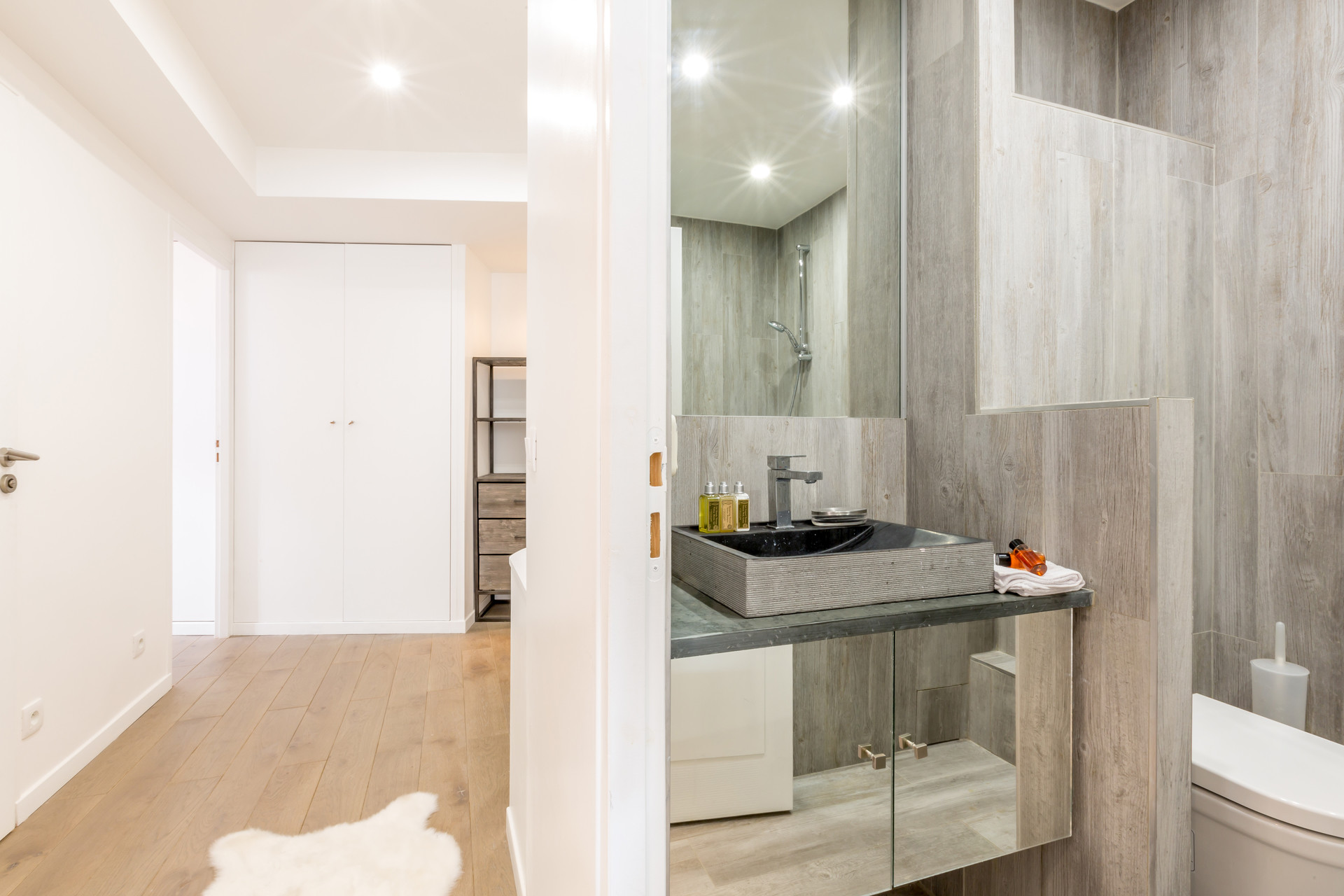 _lv_images__lot_0002340055_12_1458027