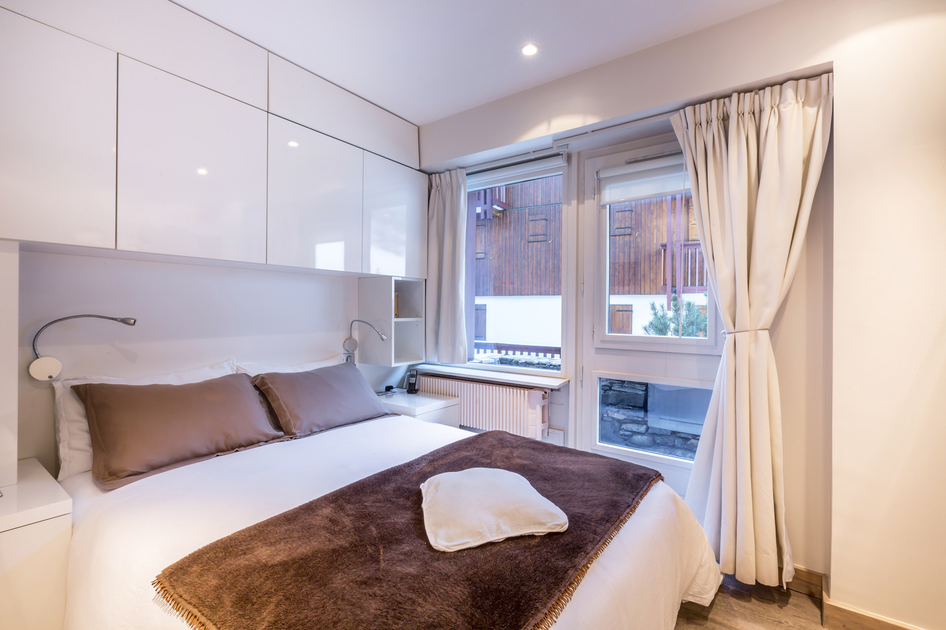 _lv_images__lot_0002340092_05_1457818