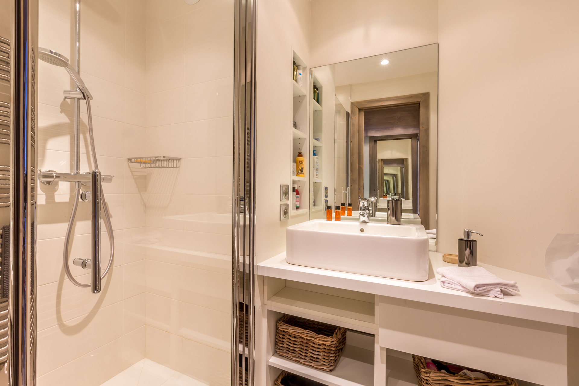 _lv_images__lot_0002340092_08_1457821