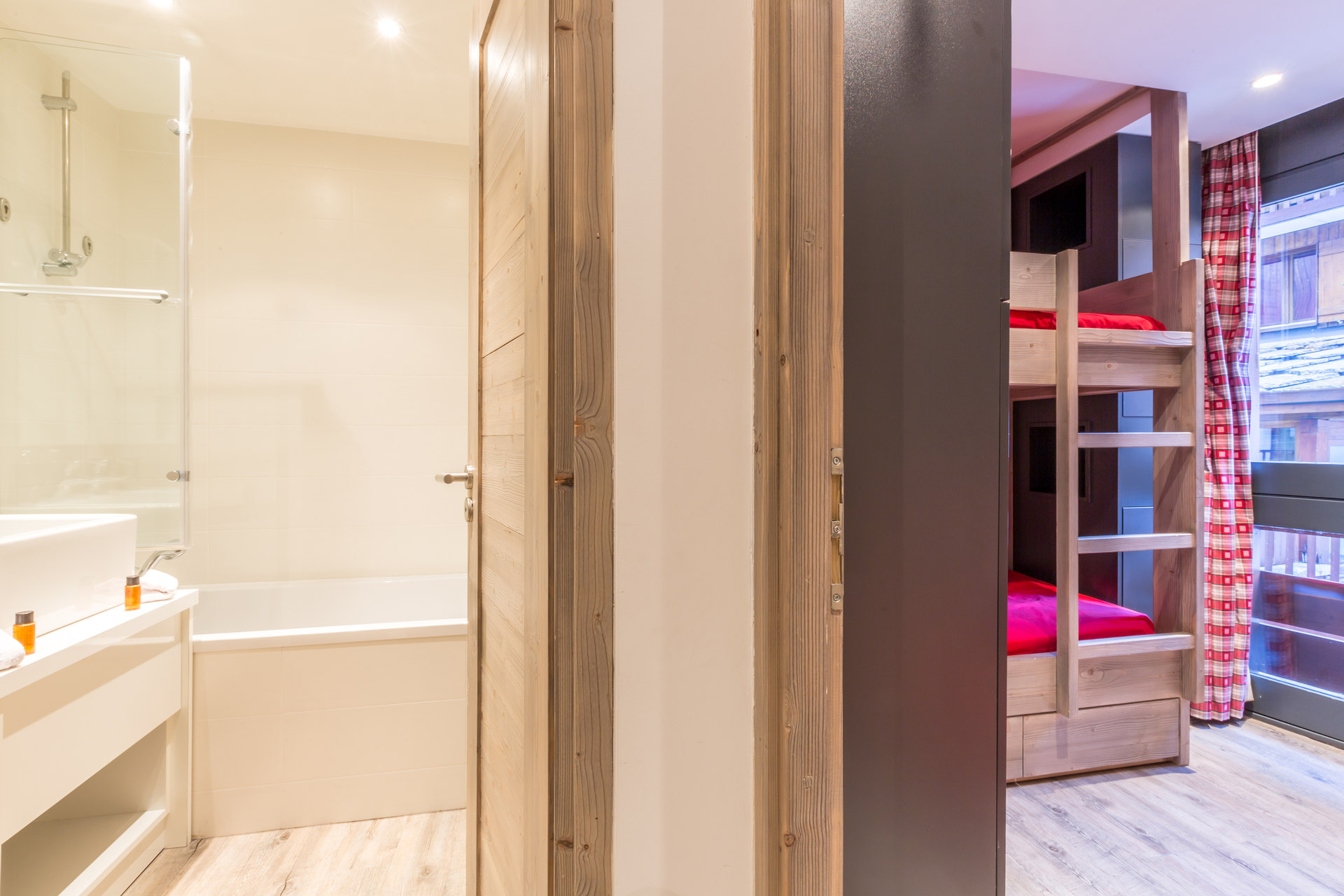 _lv_images__lot_0002340092_09_1457822