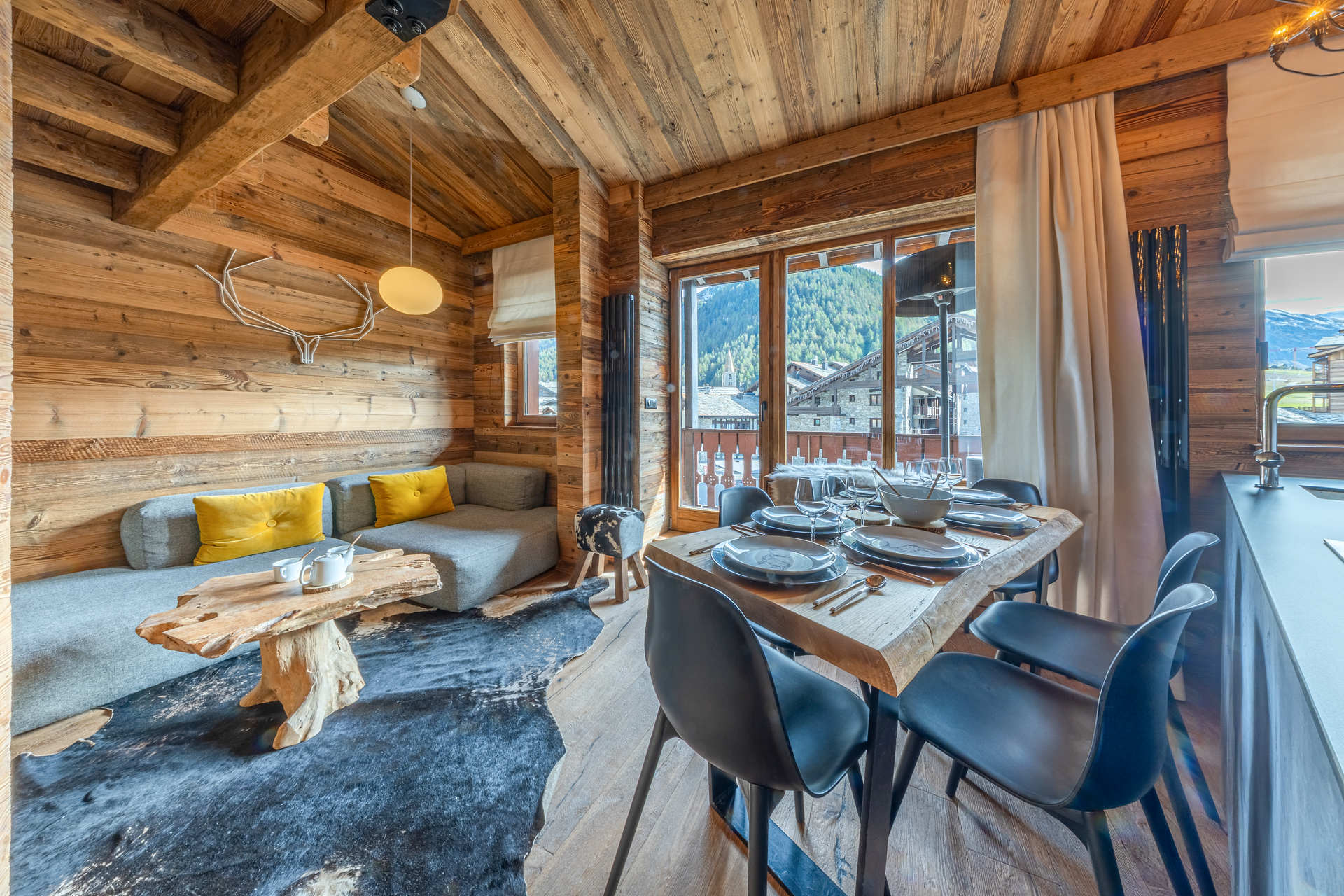 _lv_images__lot_0002340103_01_1455567