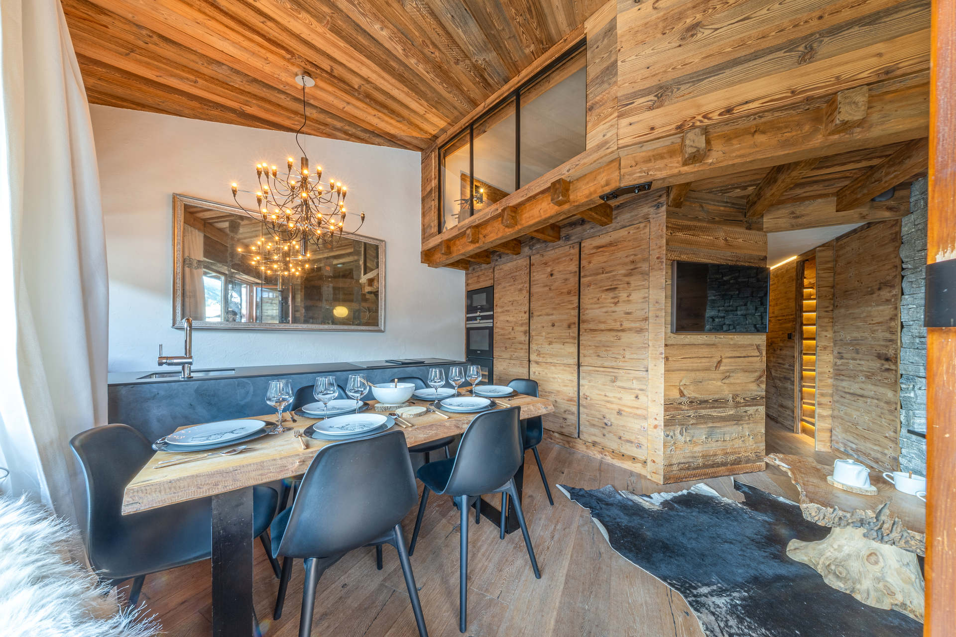 _lv_images__lot_0002340103_04_1455570