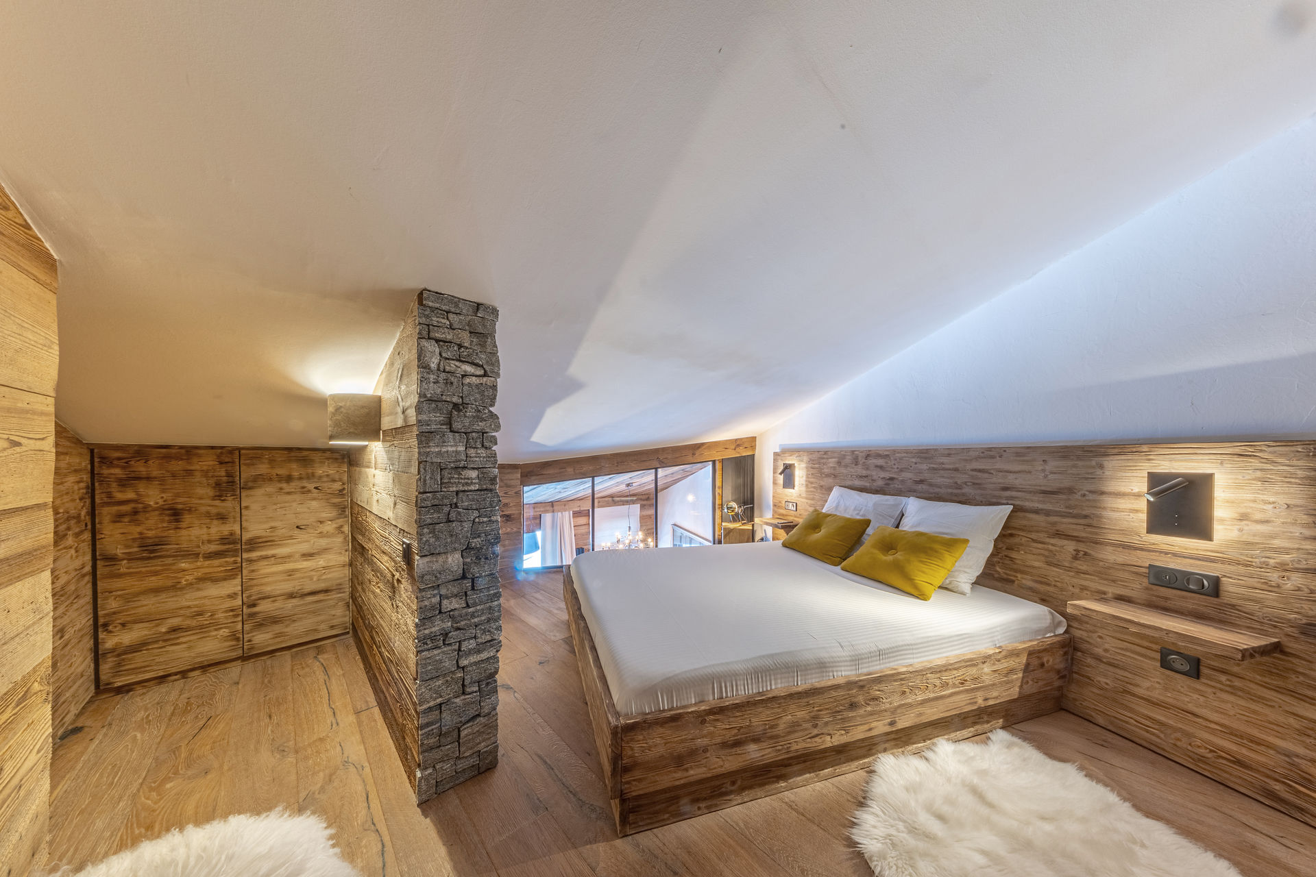 _lv_images__lot_0002340103_08_1455574