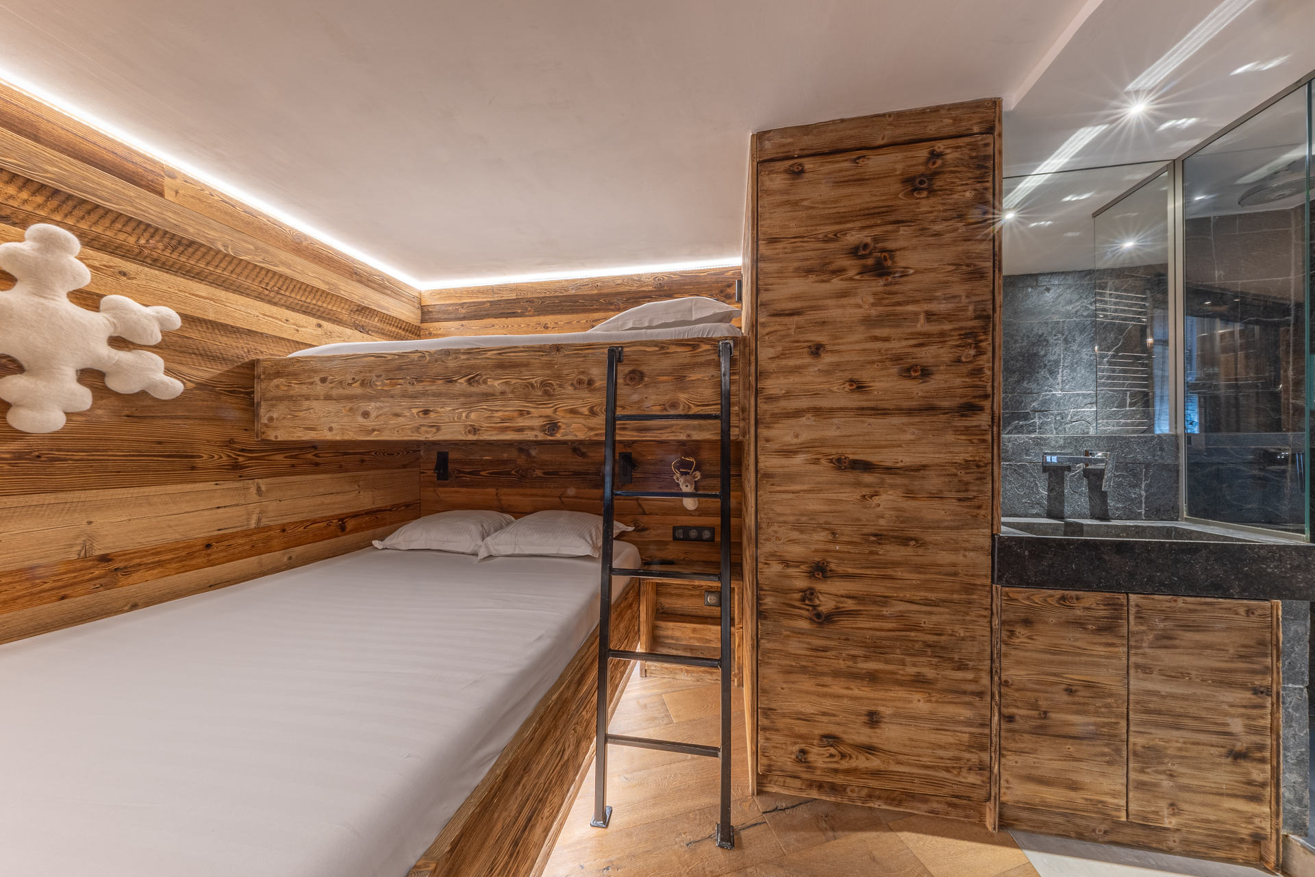 _lv_images__lot_0002340103_09_1455575