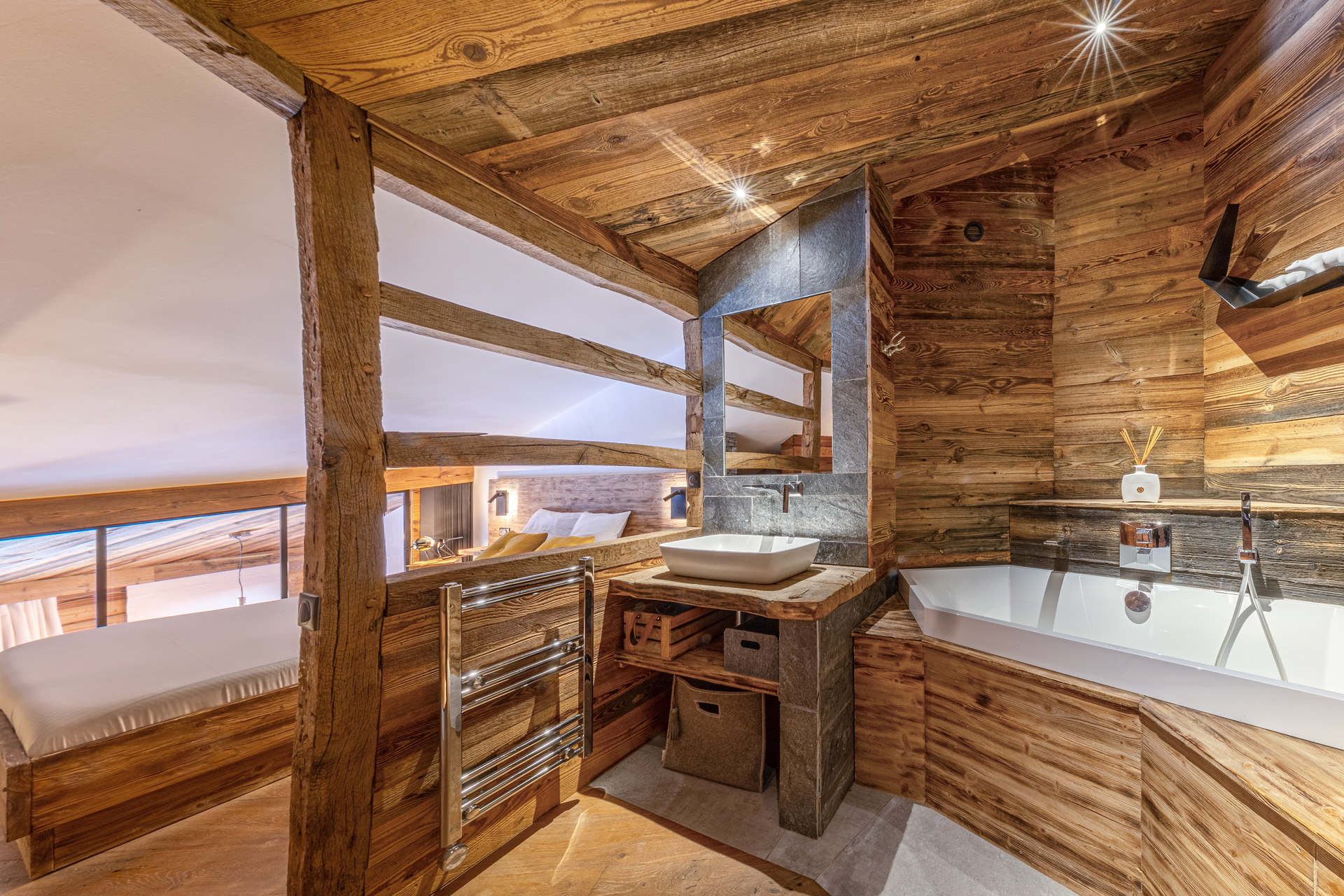 _lv_images__lot_0002340103_10_1455576